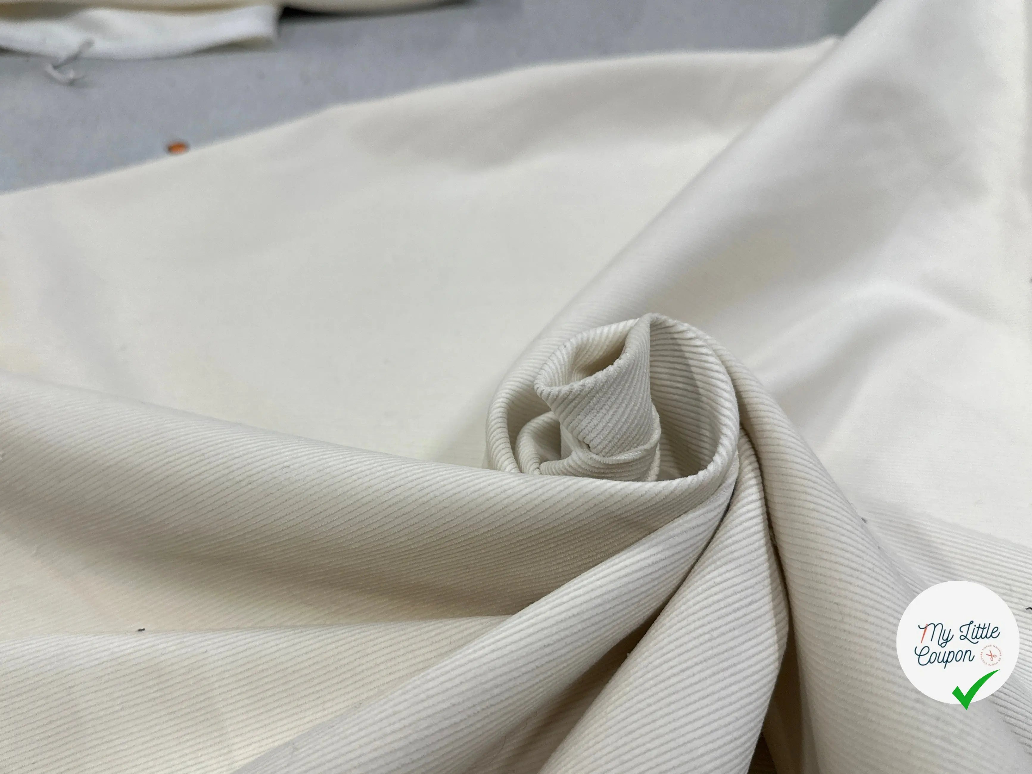 VELOURS CORDUROY MILLE RAIES IVORY MLC INTERN