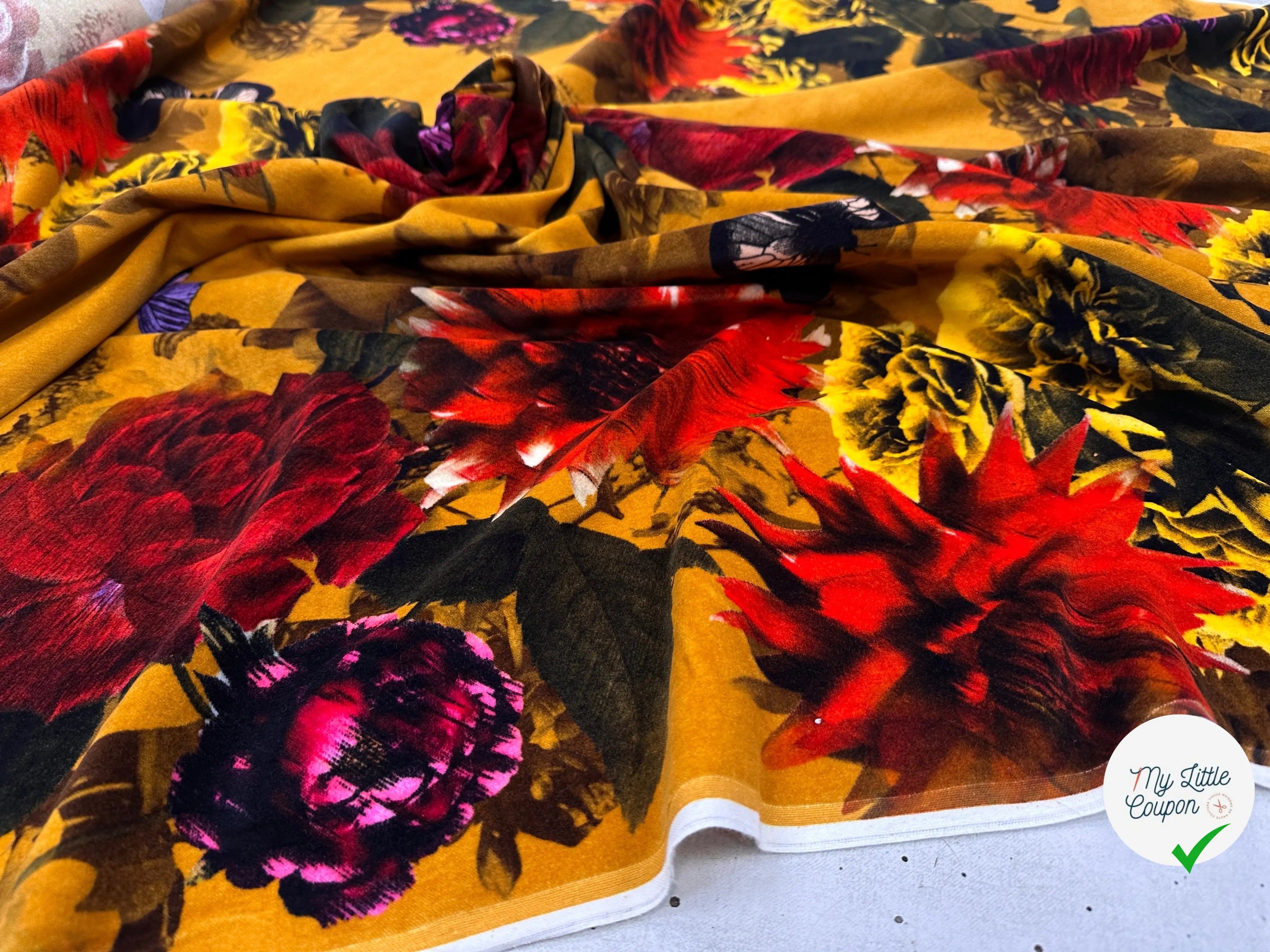 VELOURS DE COTON IMPRIMÉ FLORAL ET PAPILLONS MUSTARD MLC INTERN