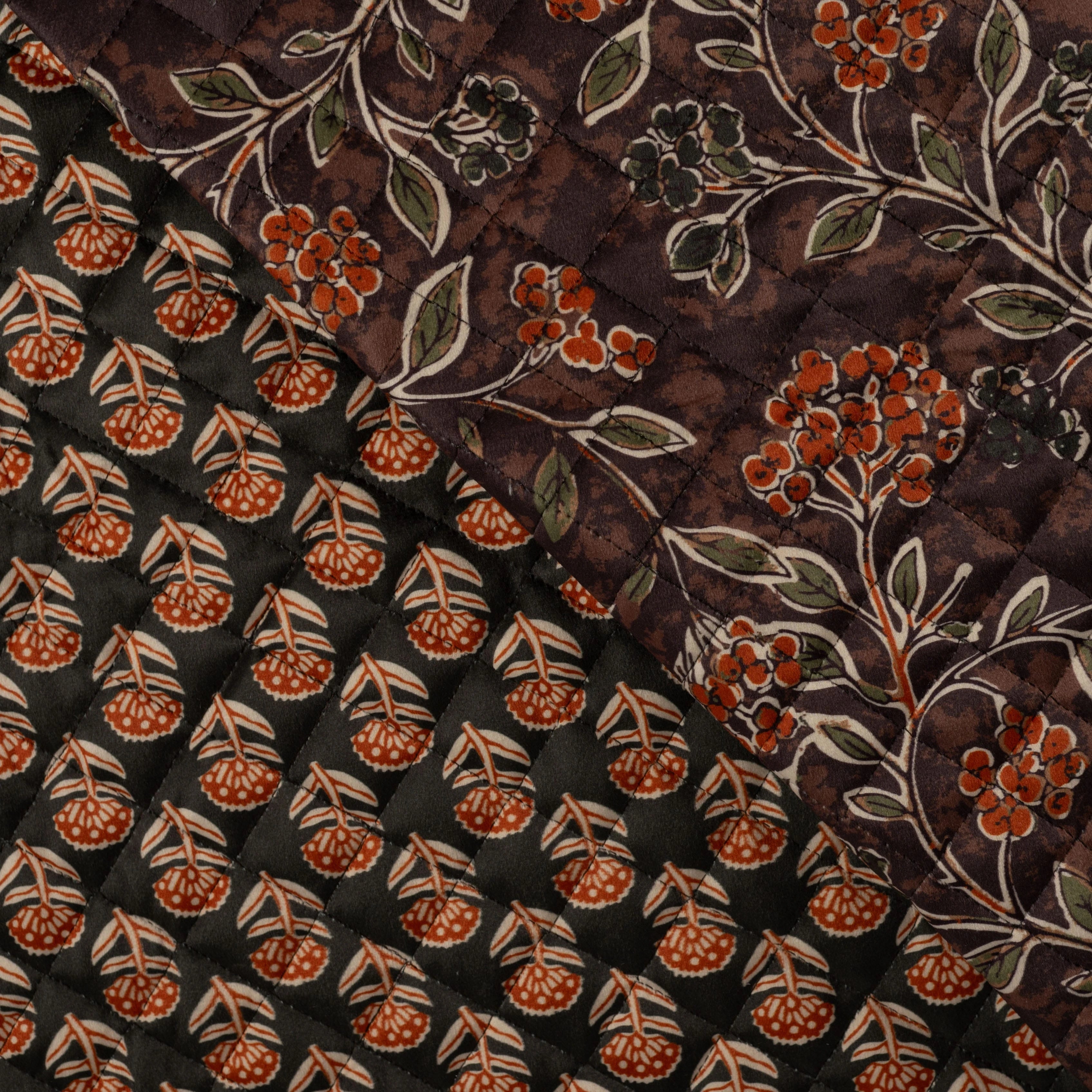 VELOURS MATELASSÉ LOSANGES FLEURS ET FEUILLES BRUN FONCÉ - endroit et envers