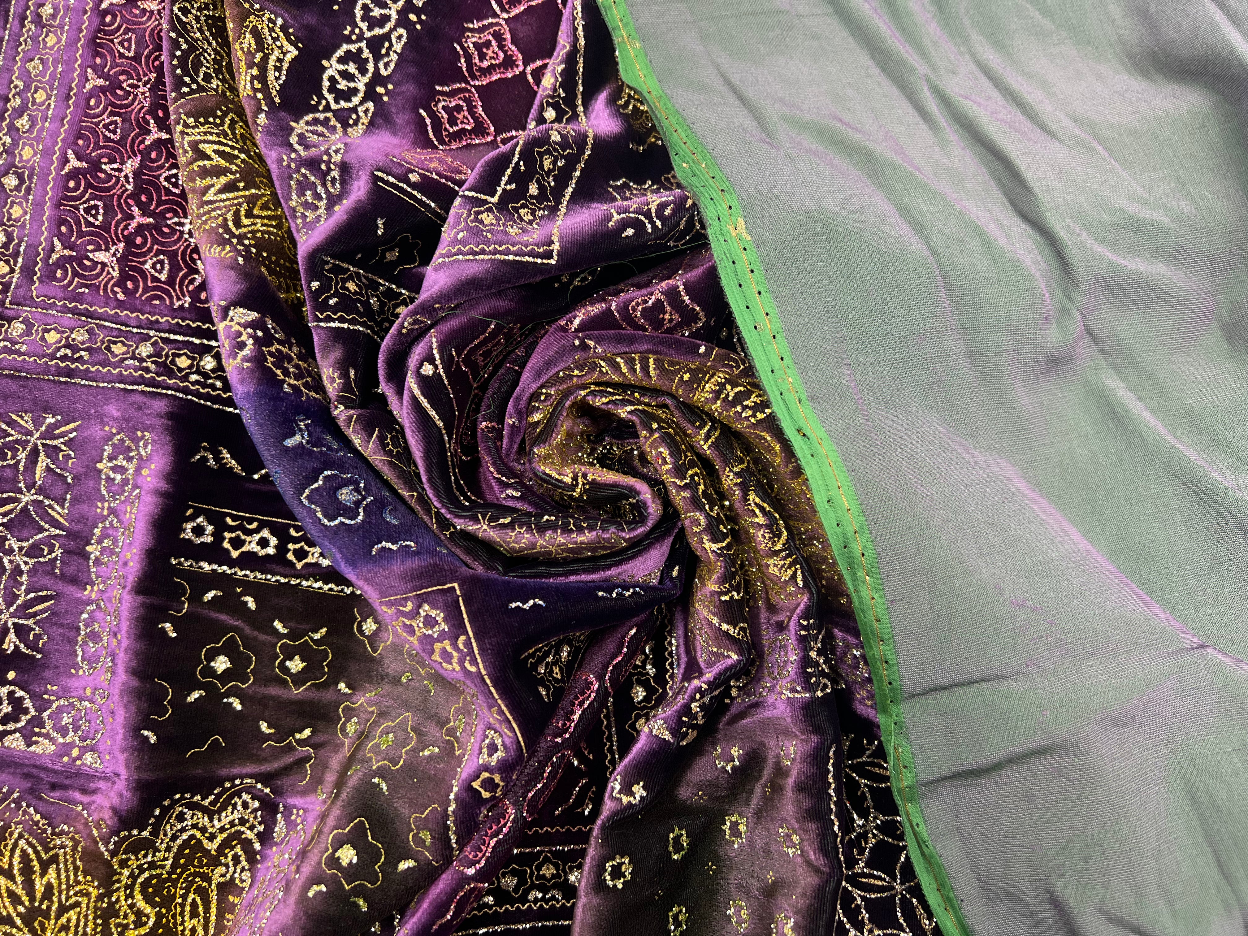 VELOURS PURPLE PROSPECTION MOTIFS DORÉS MSO