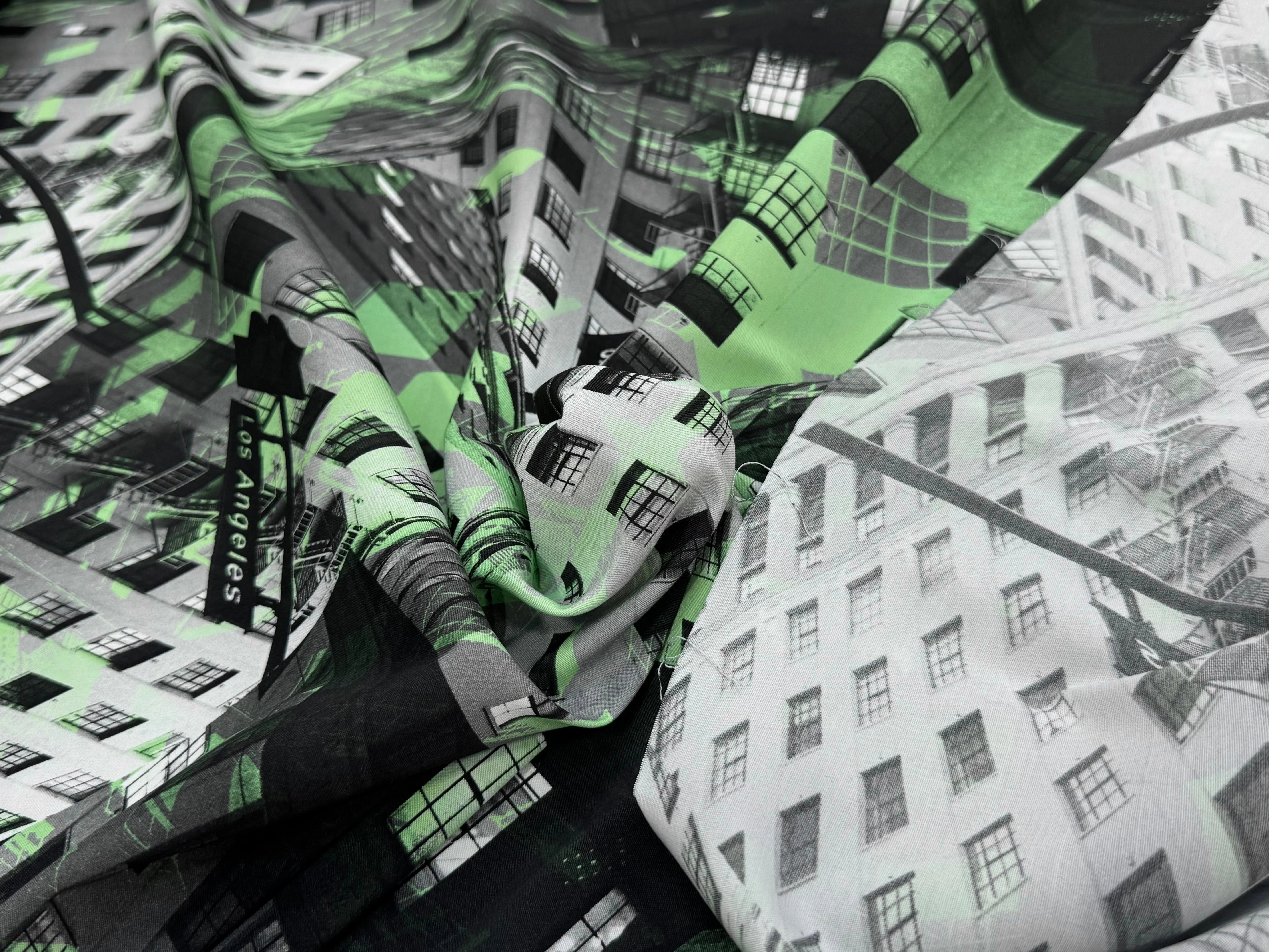 VISCOSE CALIPSO STRETCH IMPRIMÉ GRAPGIQUE TANGO BULDING VERT - My Little Coupon