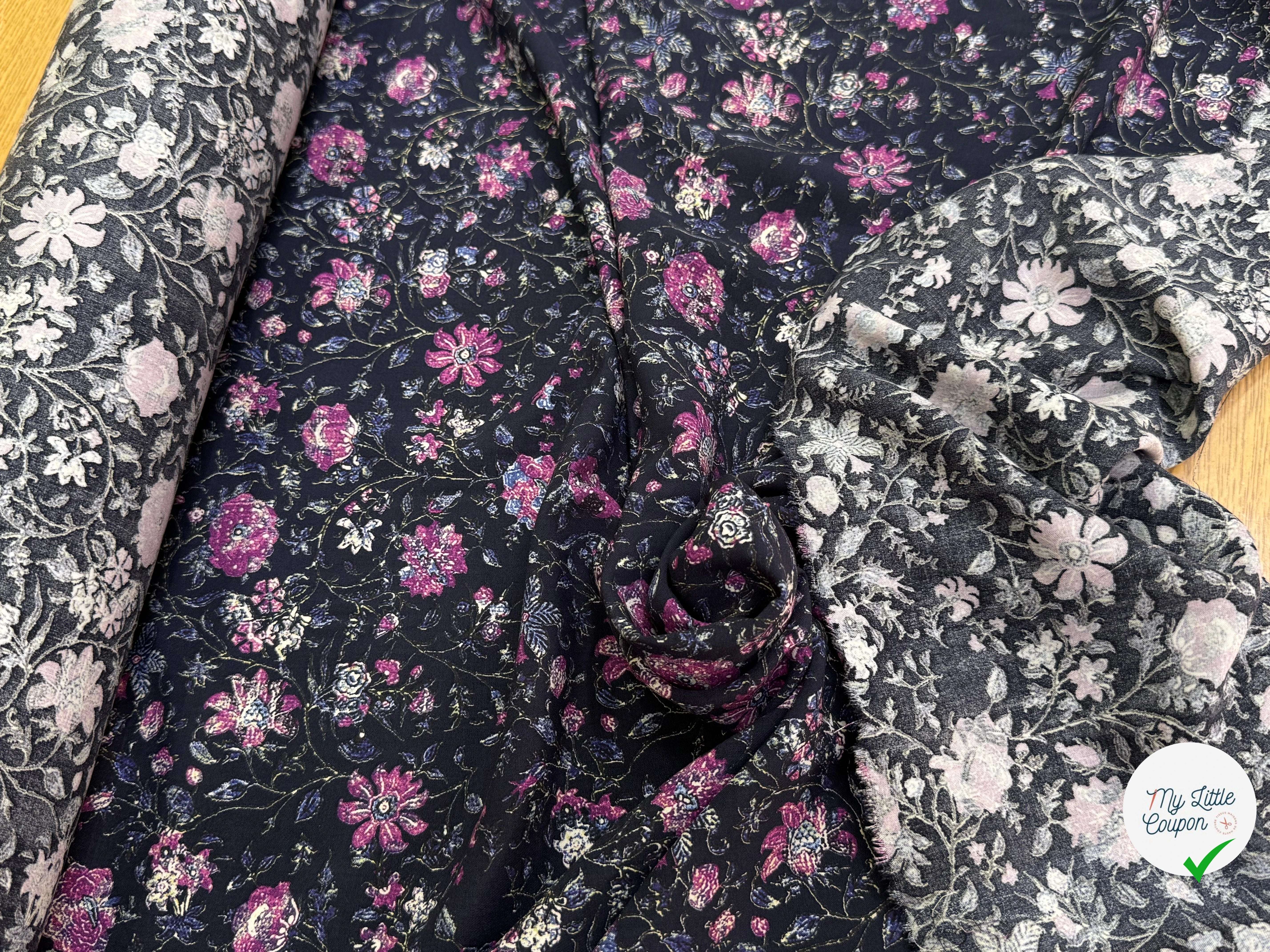 VISCOSE DOUCE ET FLUIDE  FOND NUIT FLORAUX VIOLET - My Little Coupon