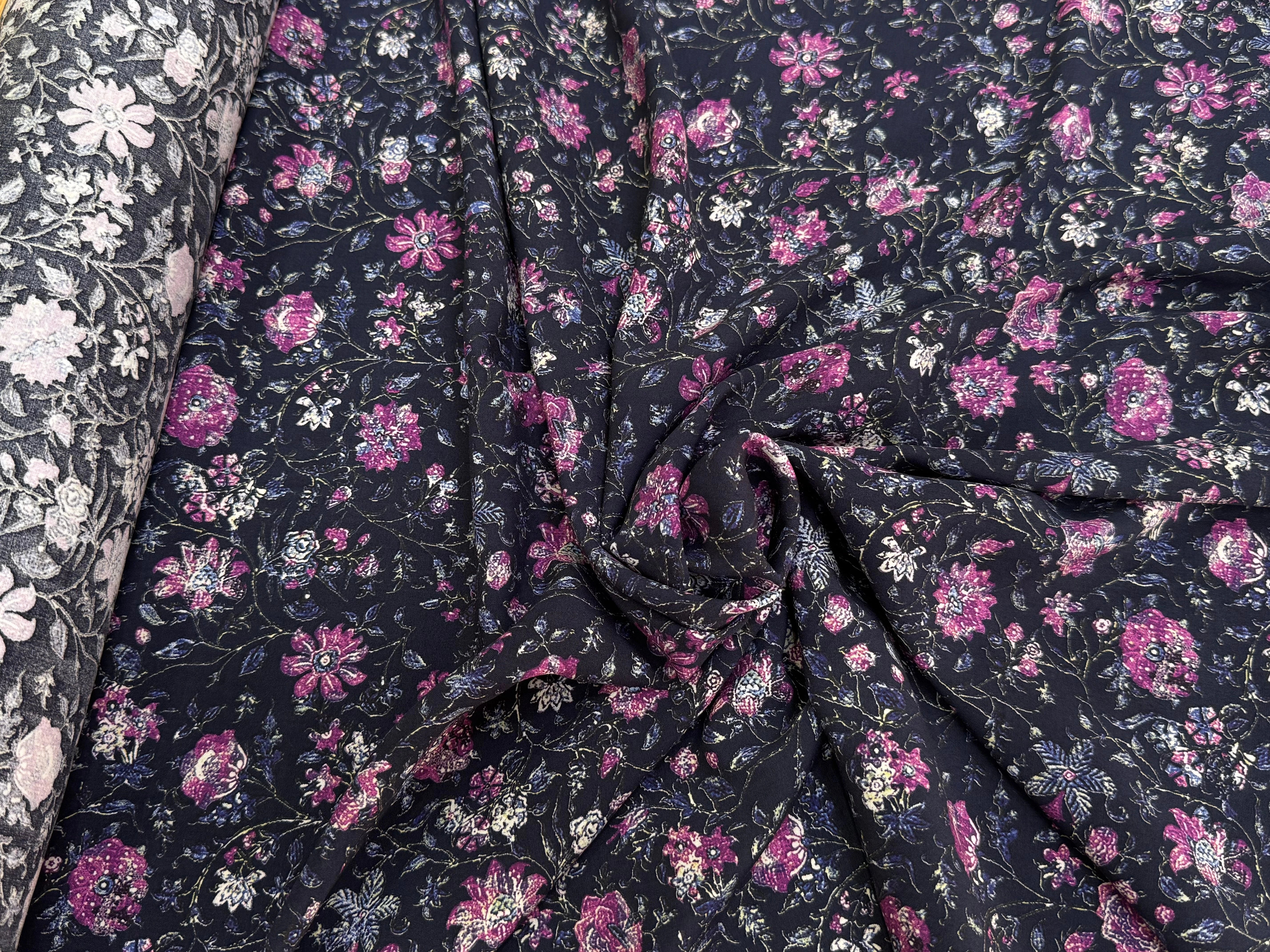 VISCOSE DOUCE ET FLUIDE  FOND NUIT FLORAUX VIOLET - My Little Coupon