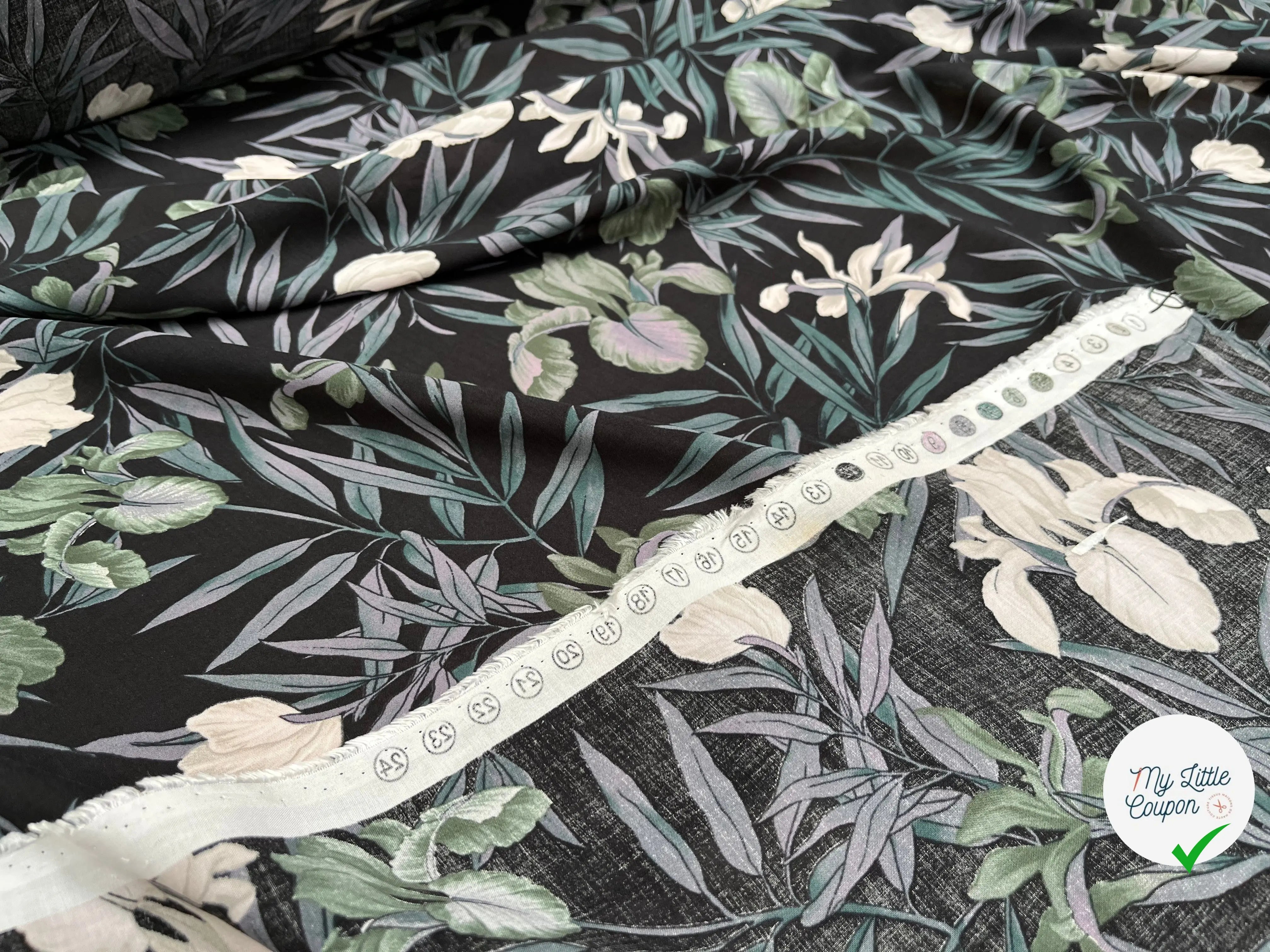 VISCOSE DOUCE FOND NOIR MOTIFS FLEURS VERT ET BLANC ECOVERO - My Little Coupon