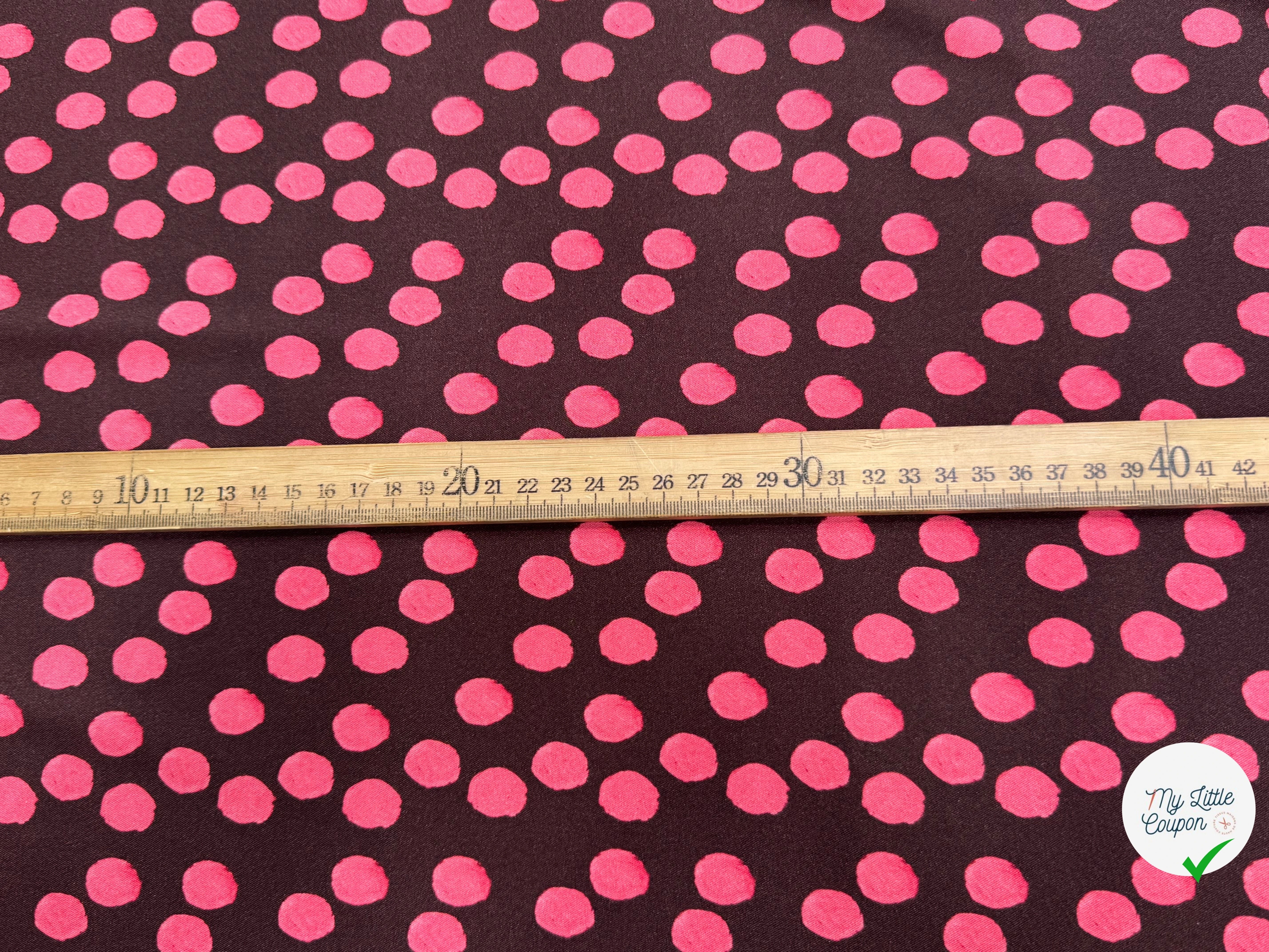 VISCOSE ÉLASTHANNE IMPRIMÉ POIS ROSES FOND MARRON - My Little Coupon