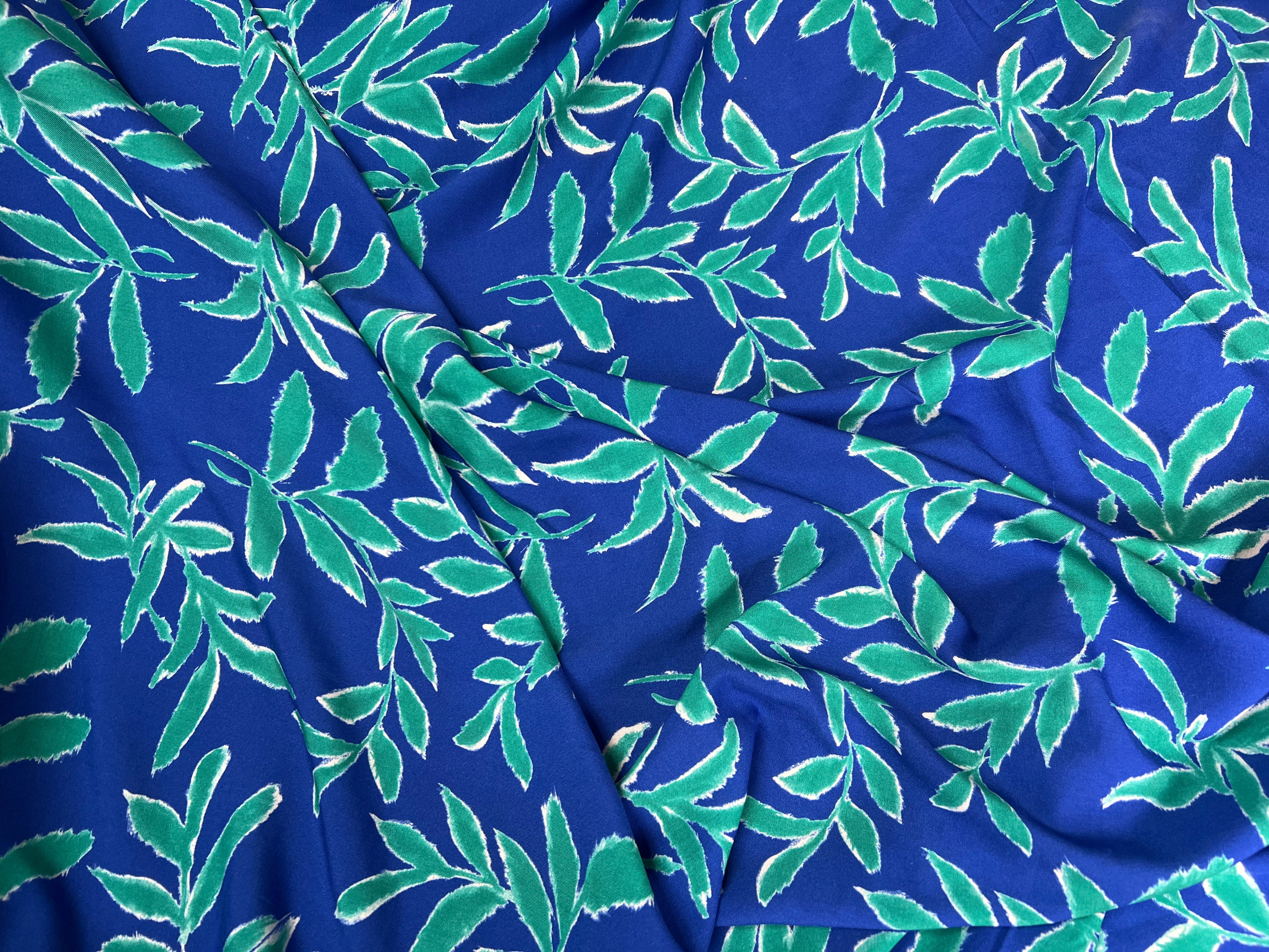 VISCOSE FLUIDE FEUILLAGES SUR FOND BLEU - My Little Coupon