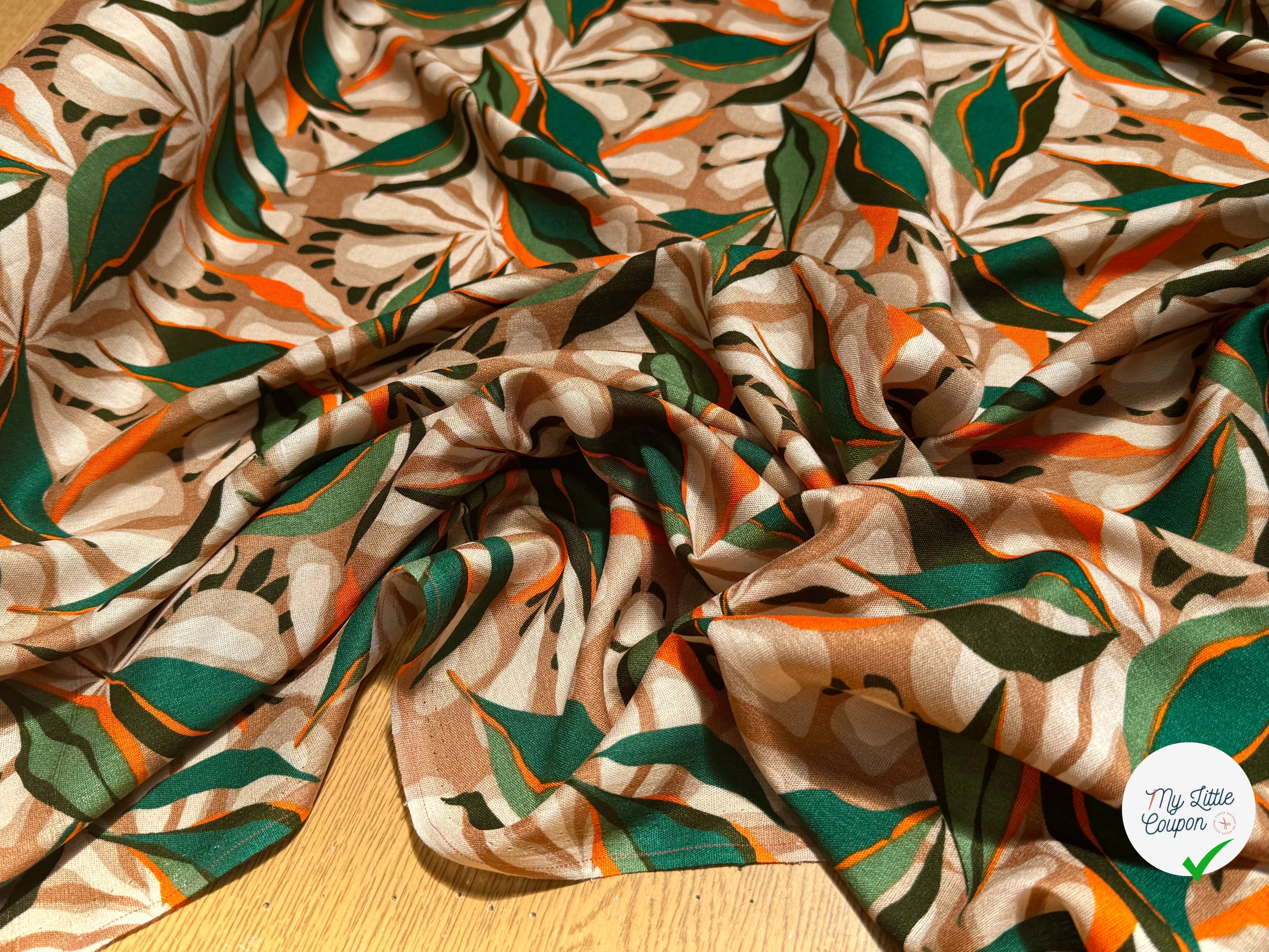 VISCOSE FLUIDE FOND BEIGE MOTIFS FEUILLAGES VERT ORANGE - My Little Coupon