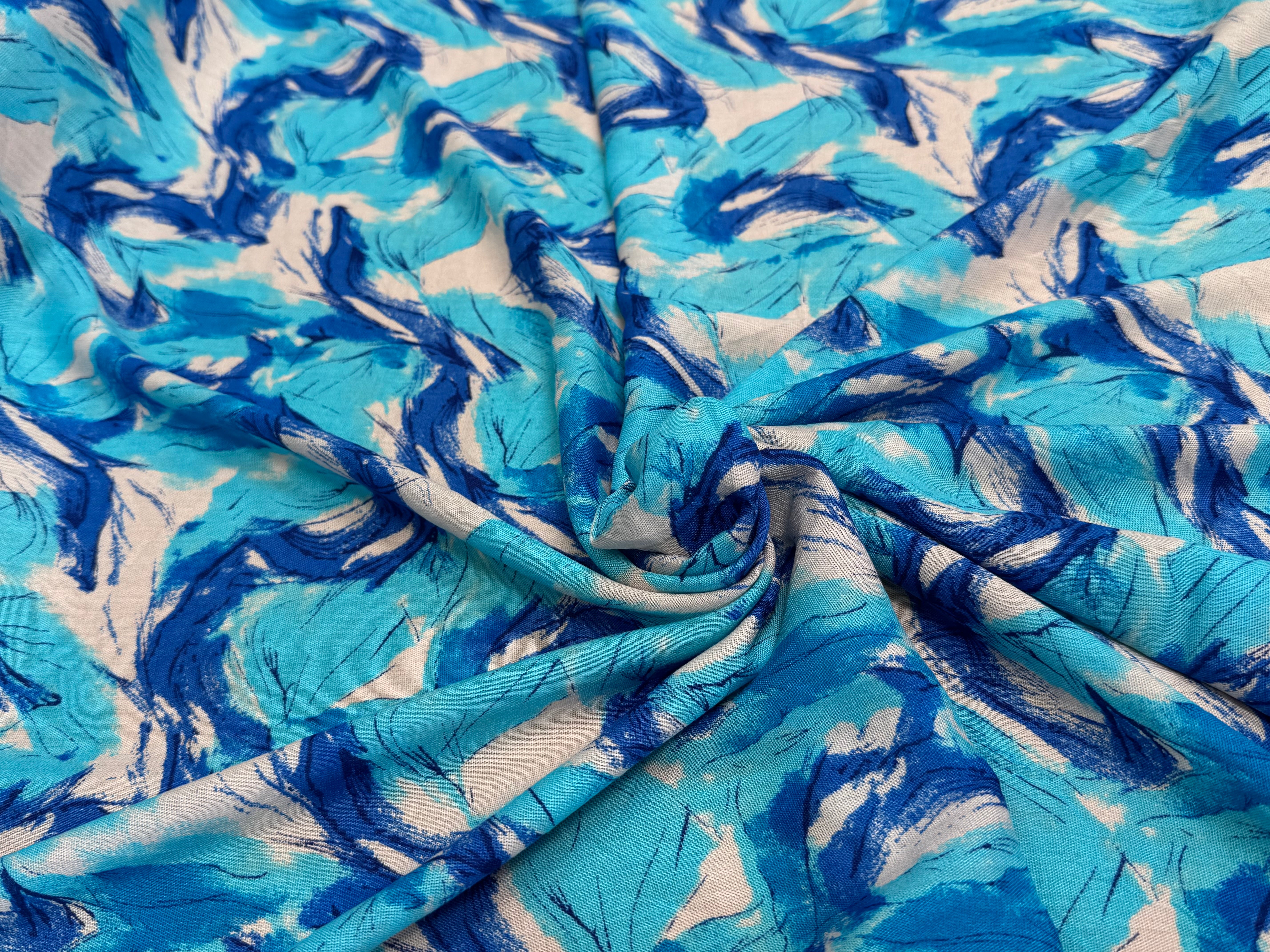 VISCOSE FLUIDE FOND BLANC IMPRIMÉE TOURBILLON ROI TURQUOISE - My Little Coupon