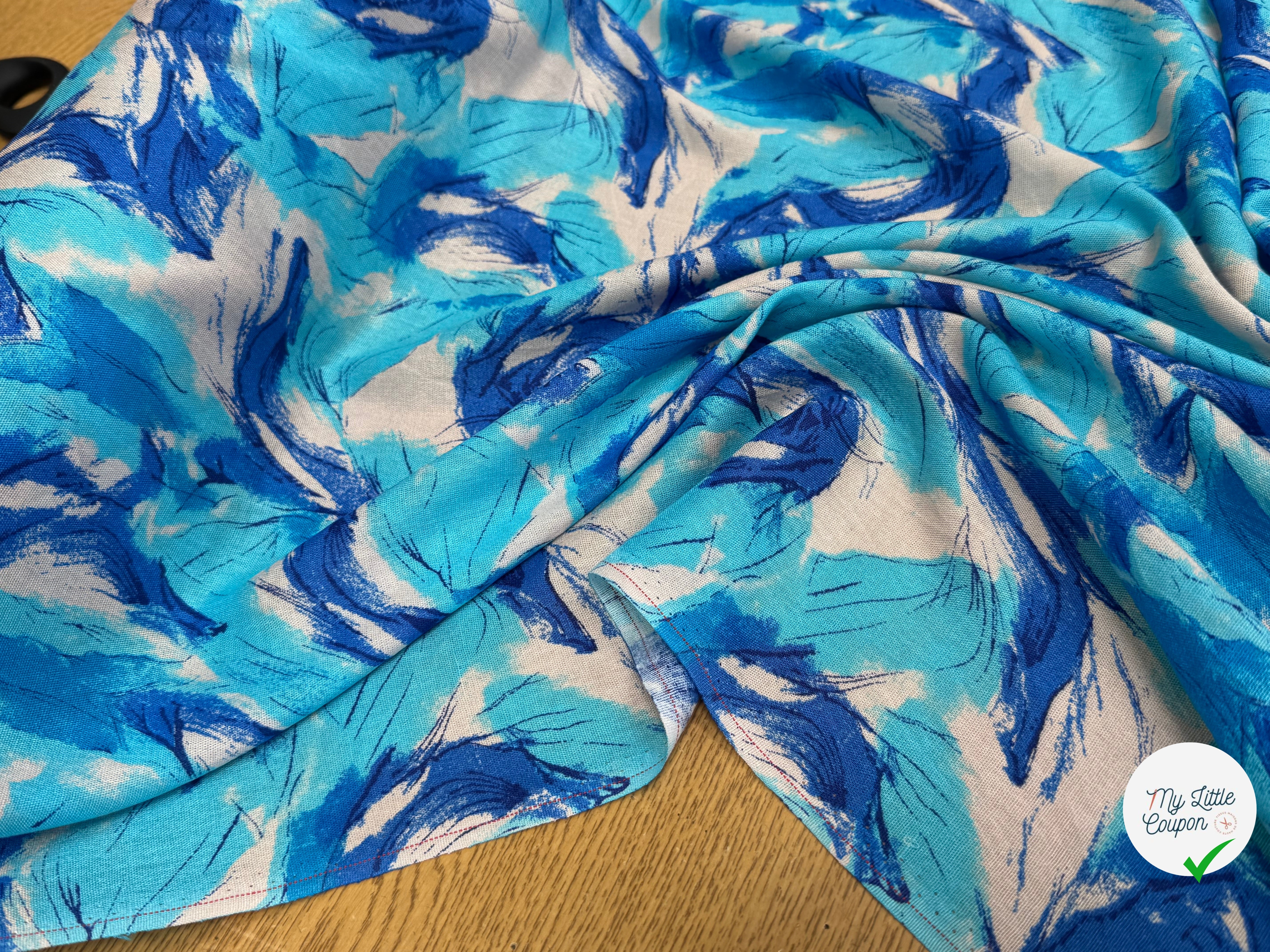 VISCOSE FLUIDE FOND BLANC IMPRIMÉE TOURBILLON ROI TURQUOISE - My Little Coupon