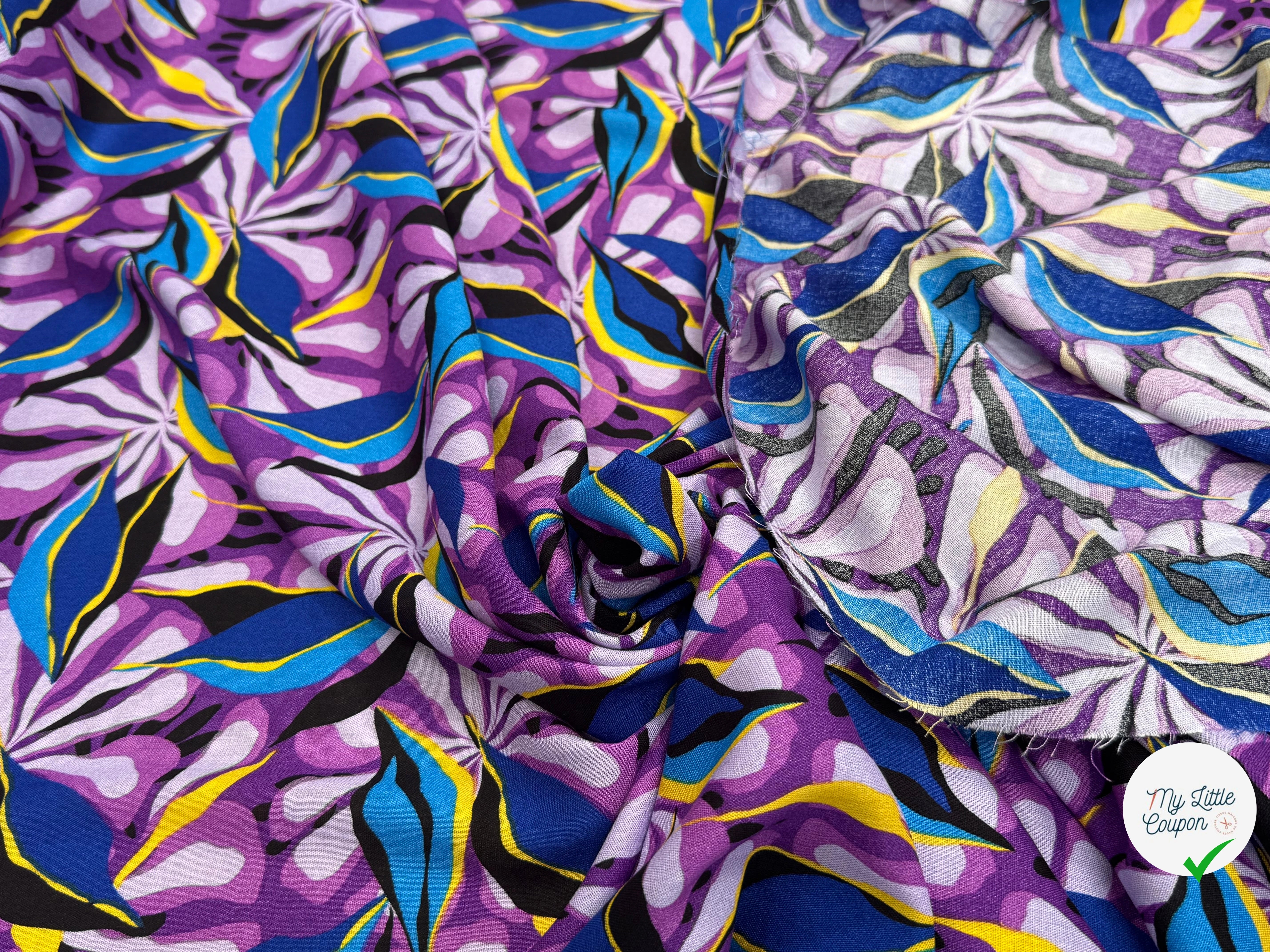 VISCOSE FLUIDE FOND VIOLET MOTIFS FEUILLAGES BLEU NOIR - My Little Coupon