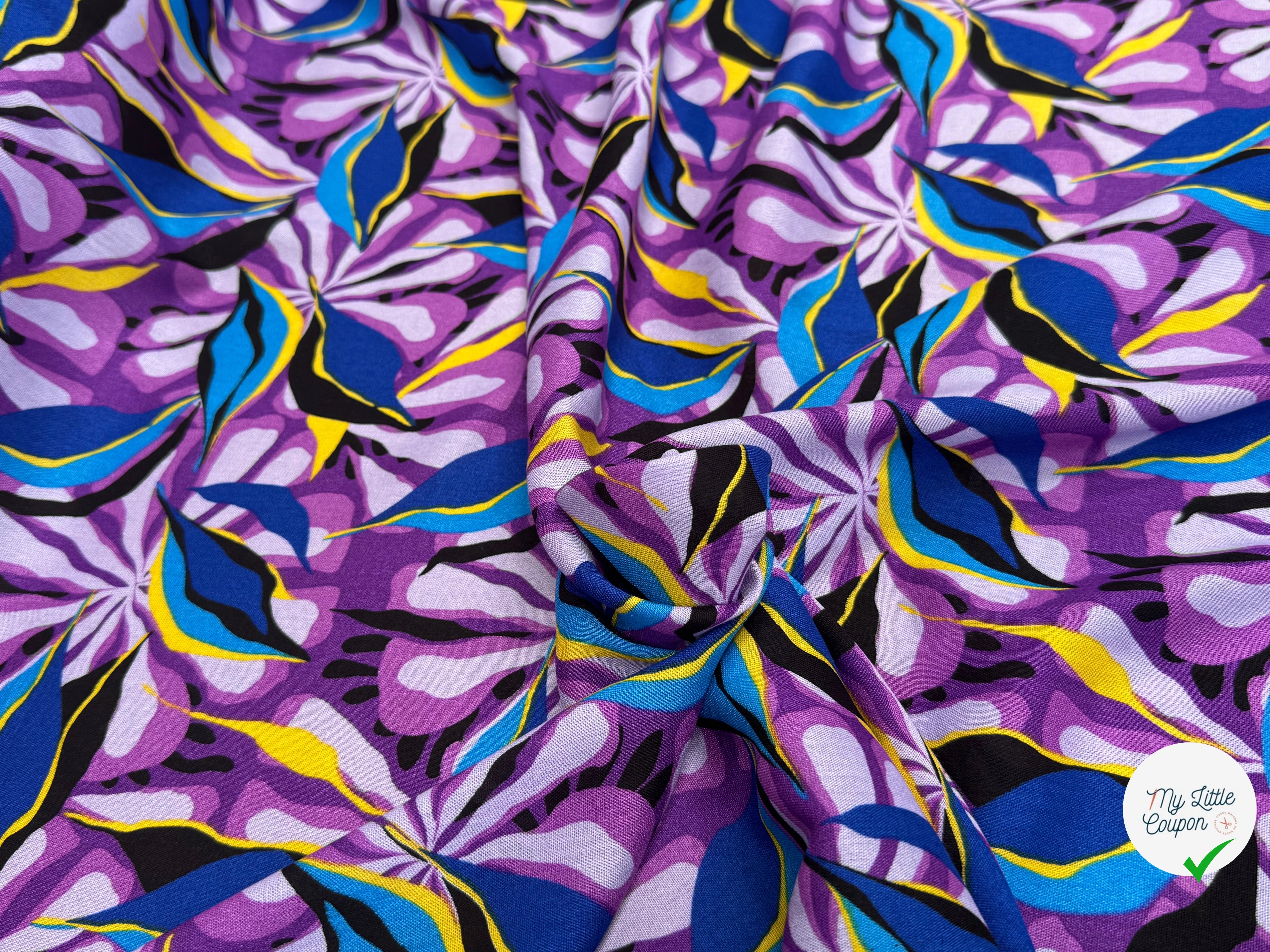 VISCOSE FLUIDE FOND VIOLET MOTIFS FEUILLAGES BLEU NOIR - My Little Coupon