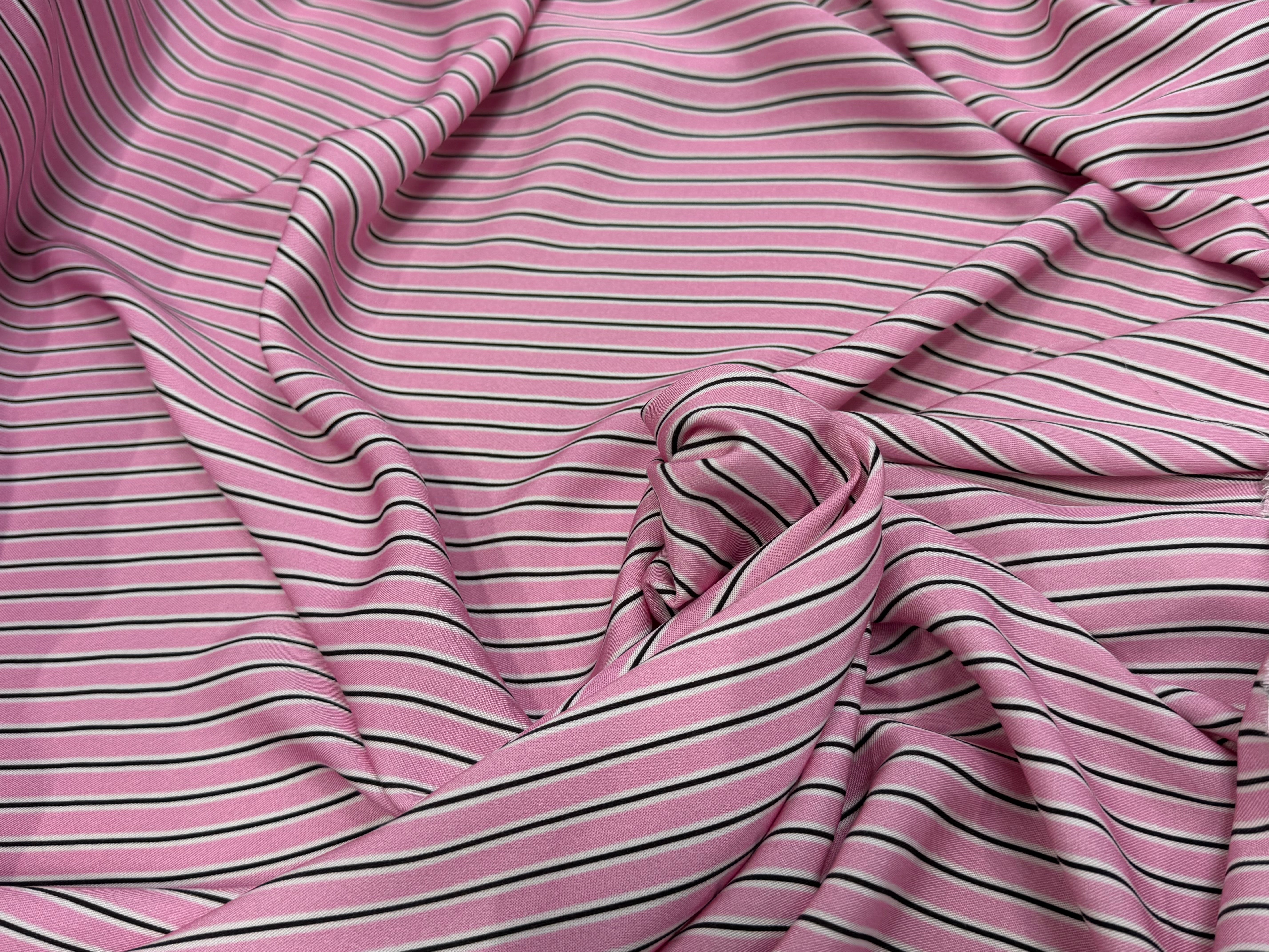 VISCOSE FLUIDE RAYON TWILL PRINTED ROSE PALE - My Little Coupon