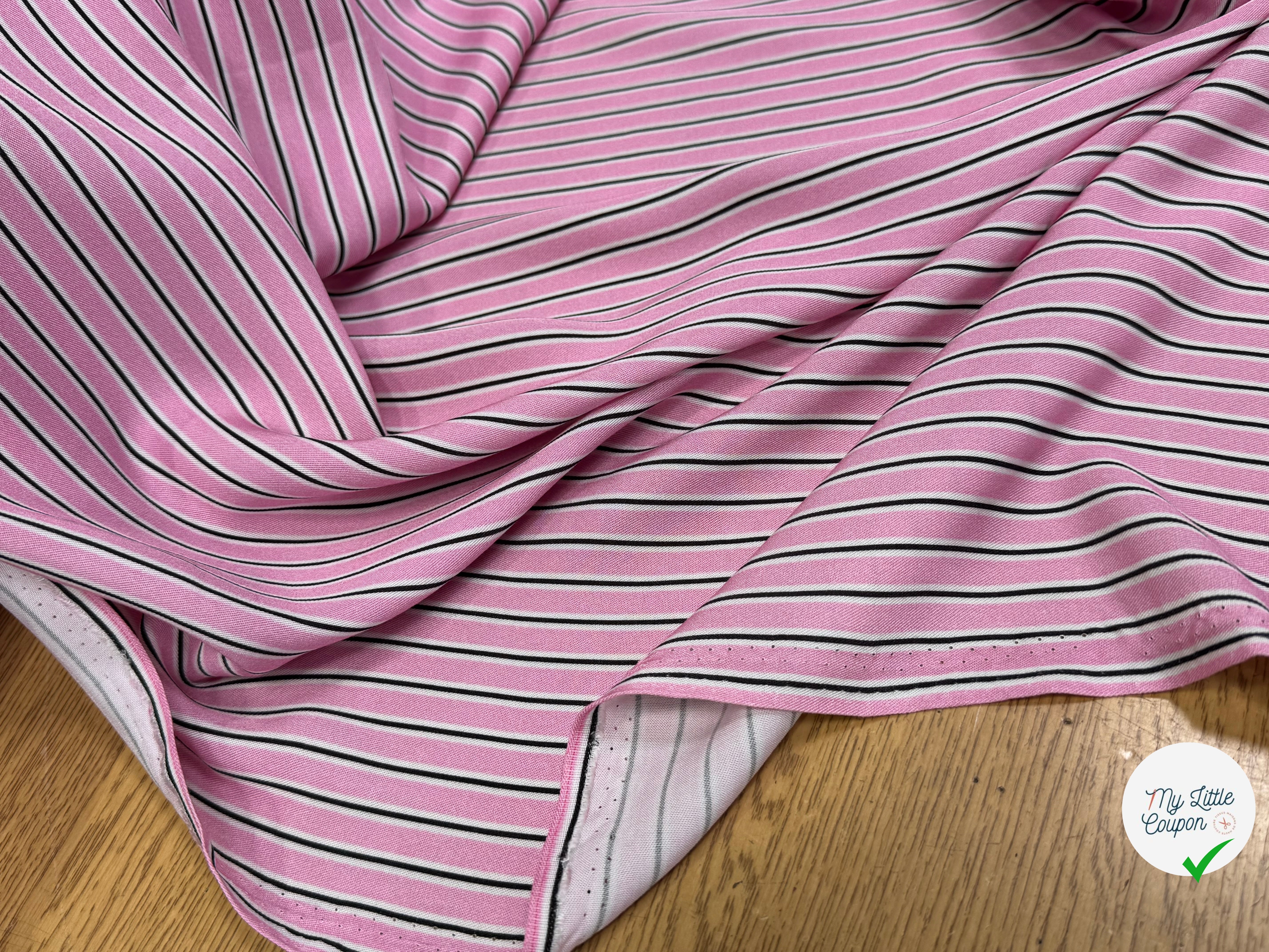 VISCOSE FLUIDE RAYON TWILL PRINTED ROSE PALE - My Little Coupon