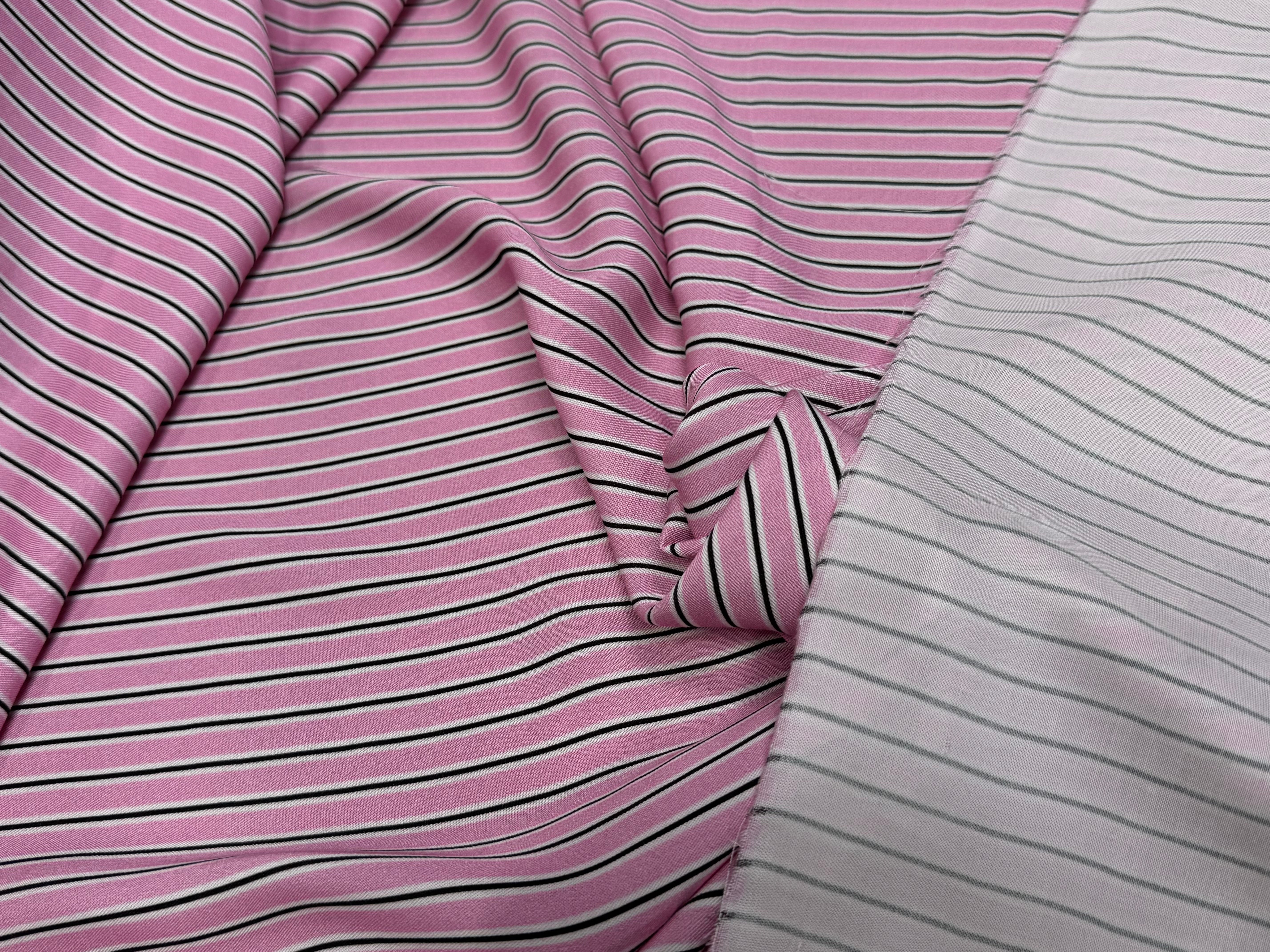 VISCOSE FLUIDE RAYON TWILL PRINTED ROSE PALE - My Little Coupon