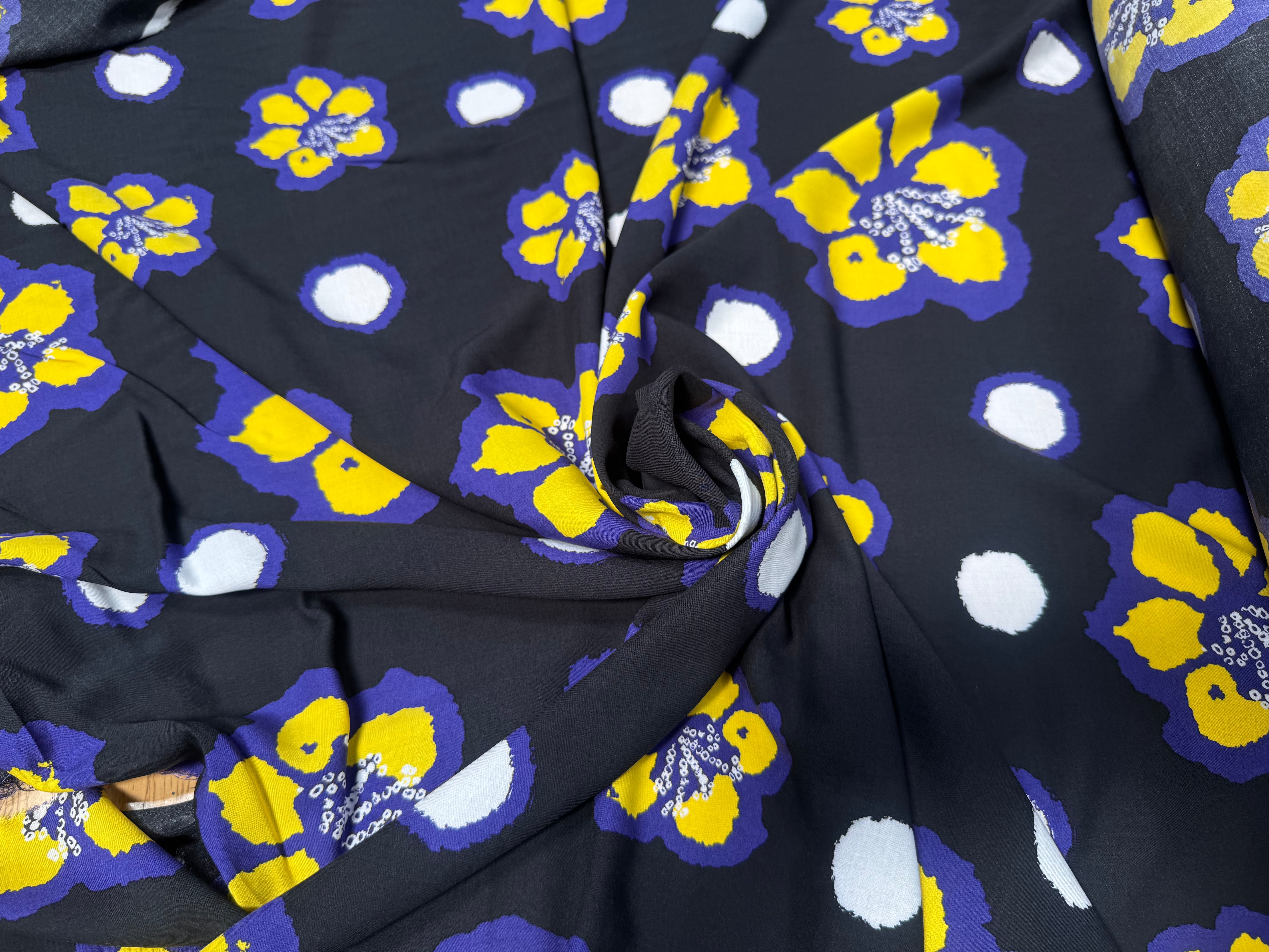 VISCOSE FOND NOIR FLEURS VIOLET - My Little Coupon