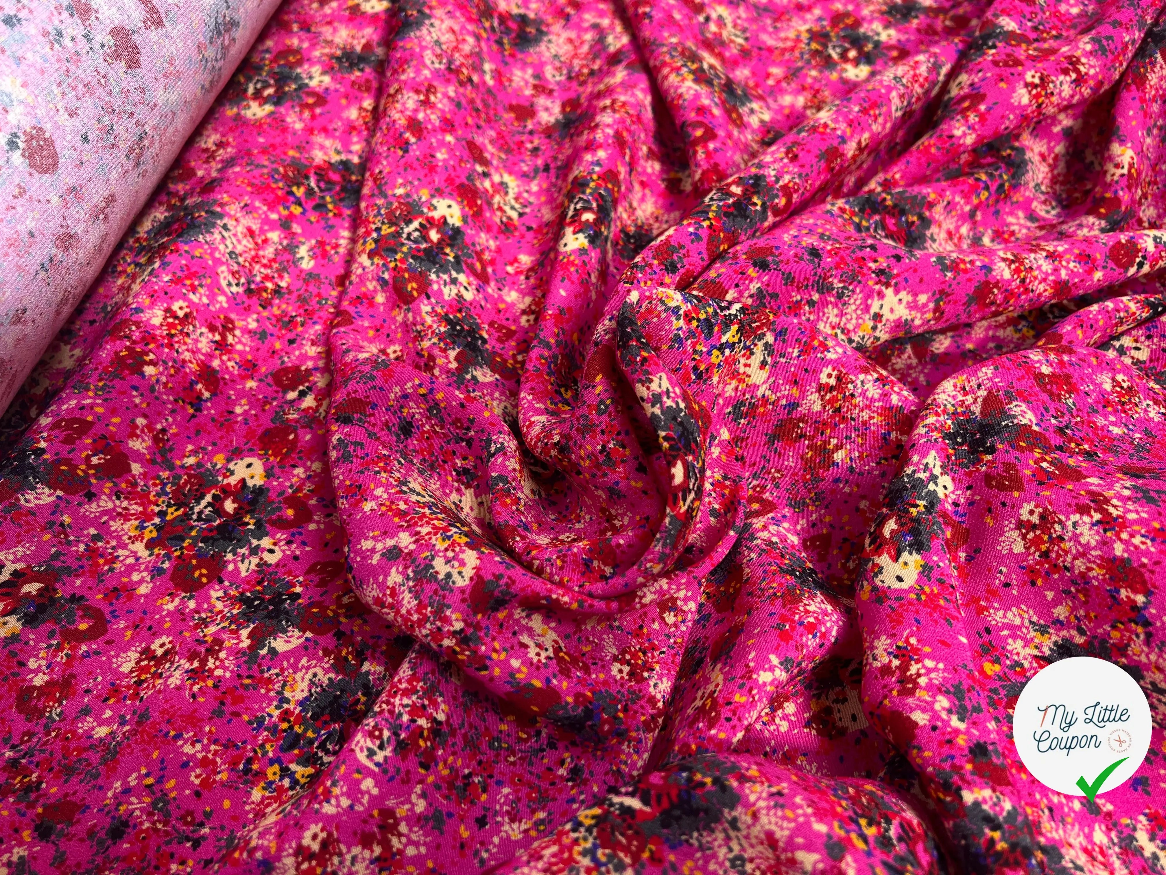 VISCOSE IMPRIMÉ FOND ROSE MOTIFS BOUQUET DE FLEURS - My Little Coupon