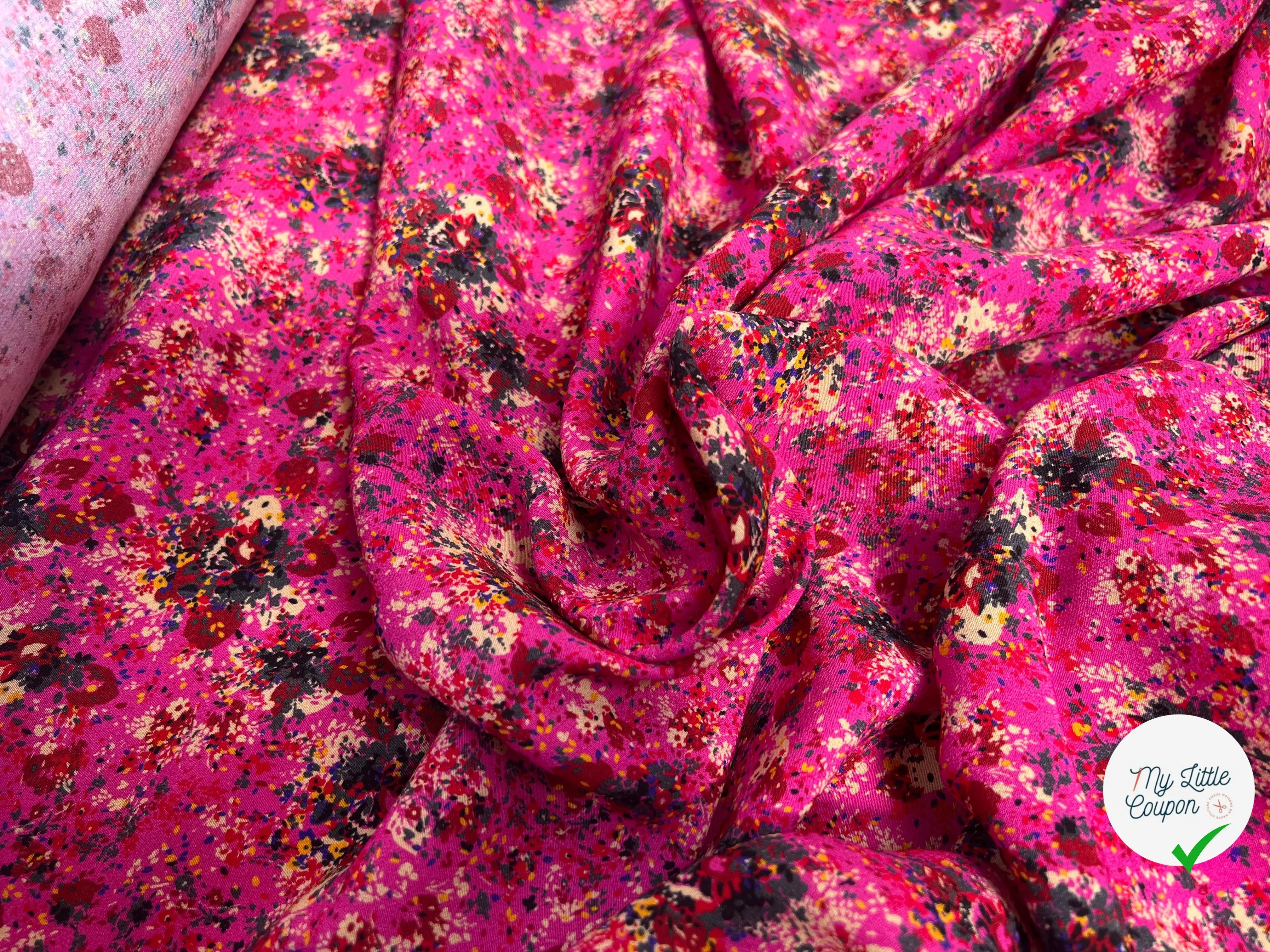 VISCOSE IMPRIMÉ FOND ROSE MOTIFS BOUQUET DE FLEURS - My Little Coupon
