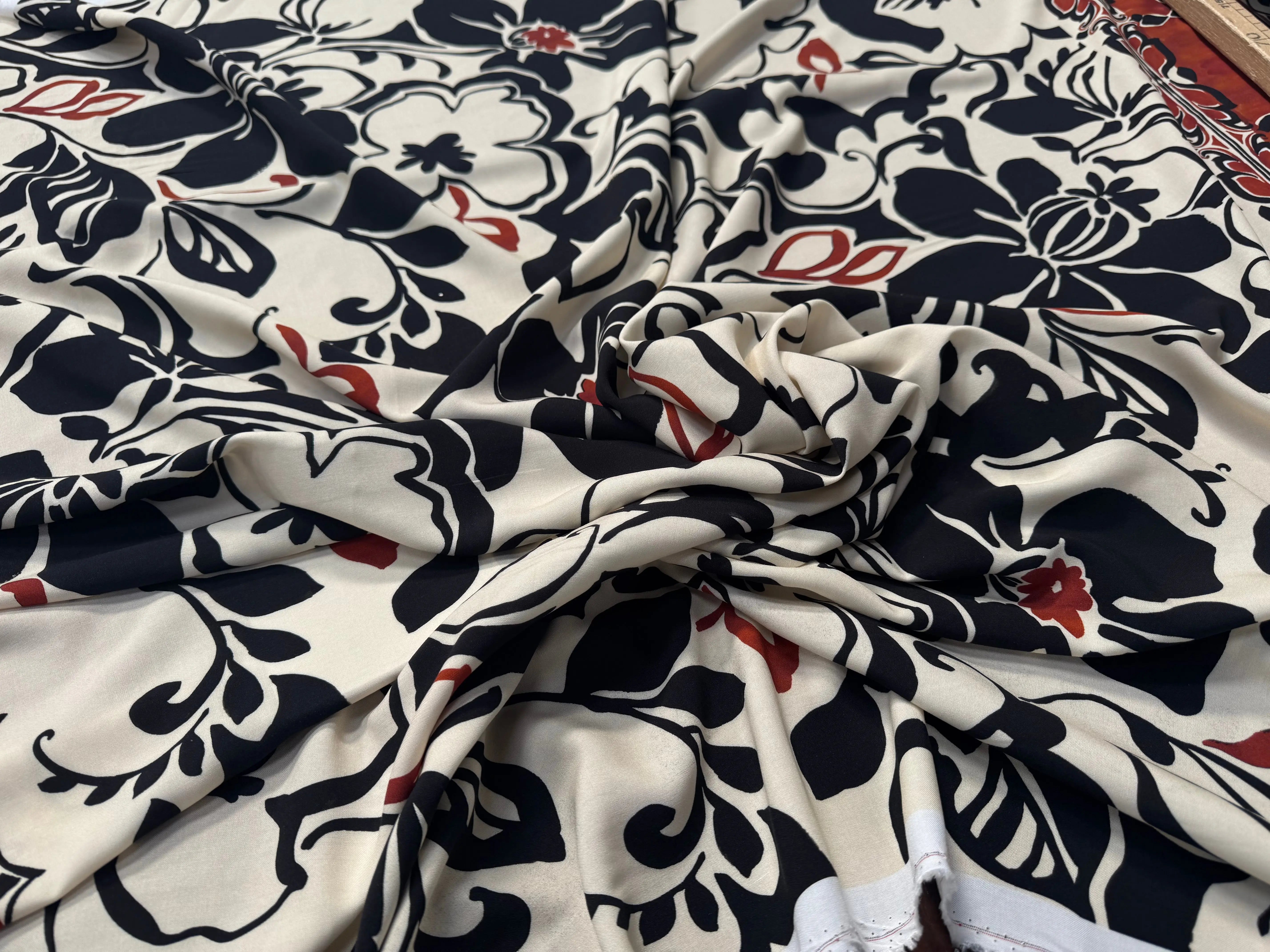 VISCOSE IMPRIMÉE JASMINE INKJET-R0190B-ES7 - My Little Coupon