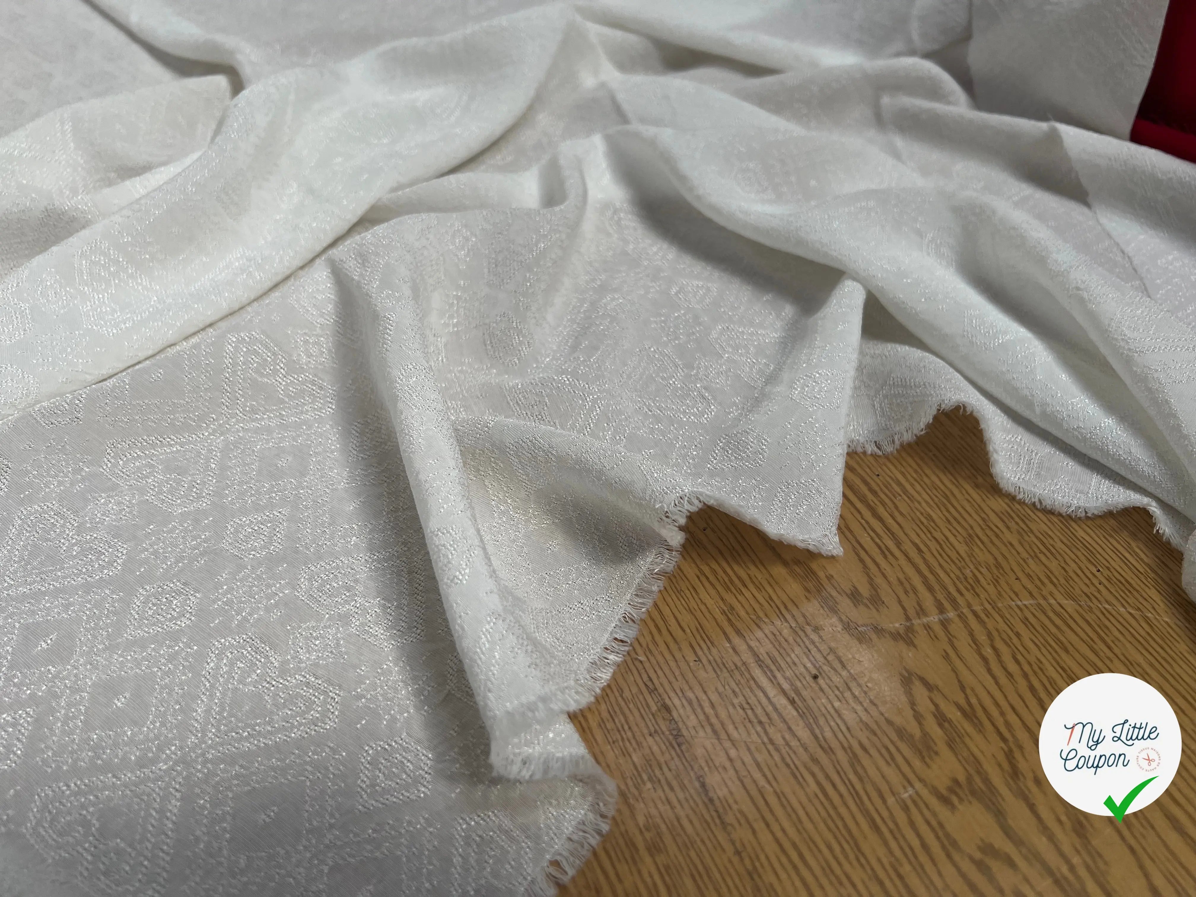 VISCOSE JACQUARD BLANC MOTIFS TONS SUR TONS BRILLANTS - My Little Coupon