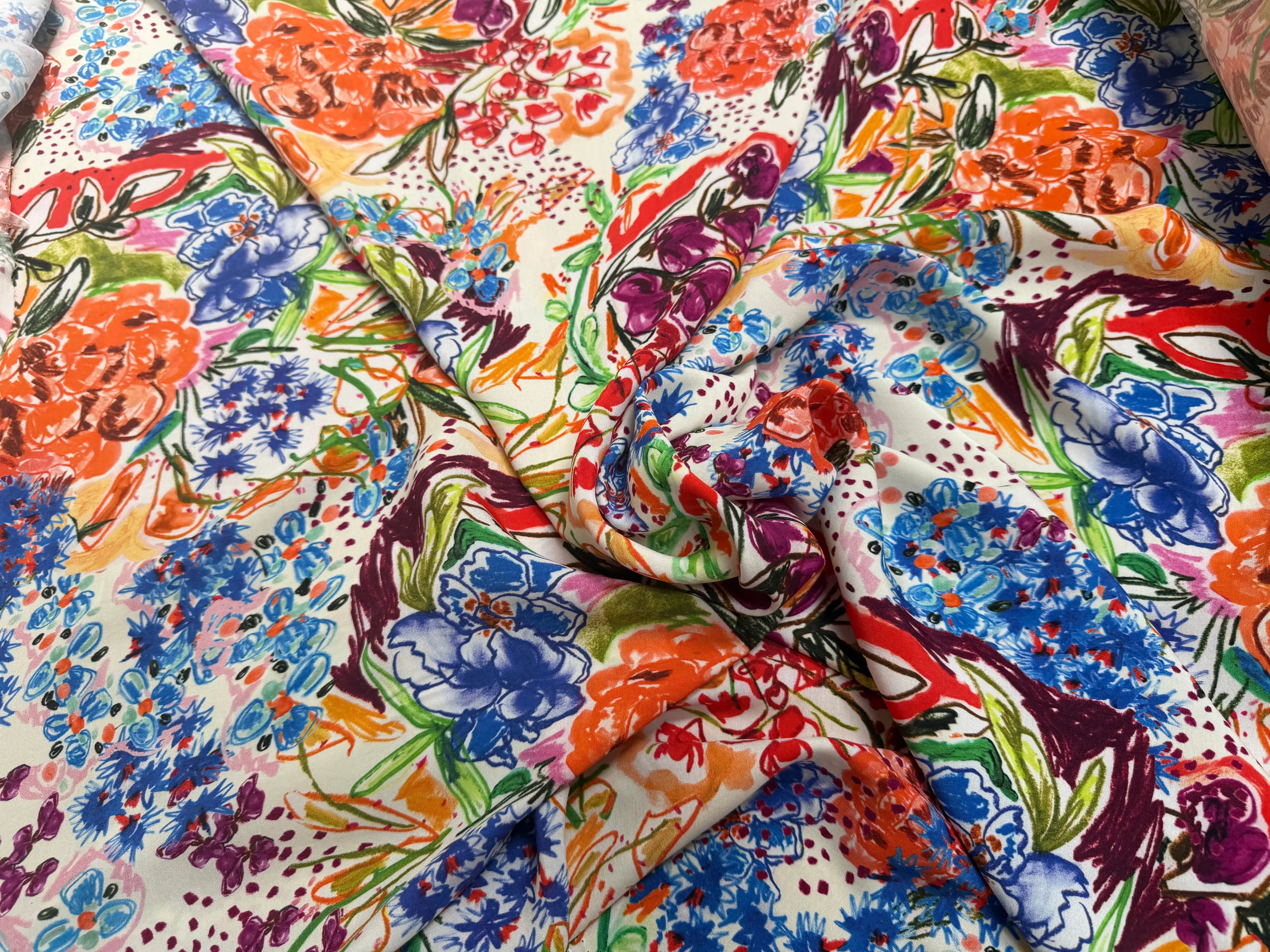 VISCOSE LÉGÈREMENT CREPÉE IMPRIMÉ FLORAL MULTICOLORE FANTASY GARDEN - My Little Coupon