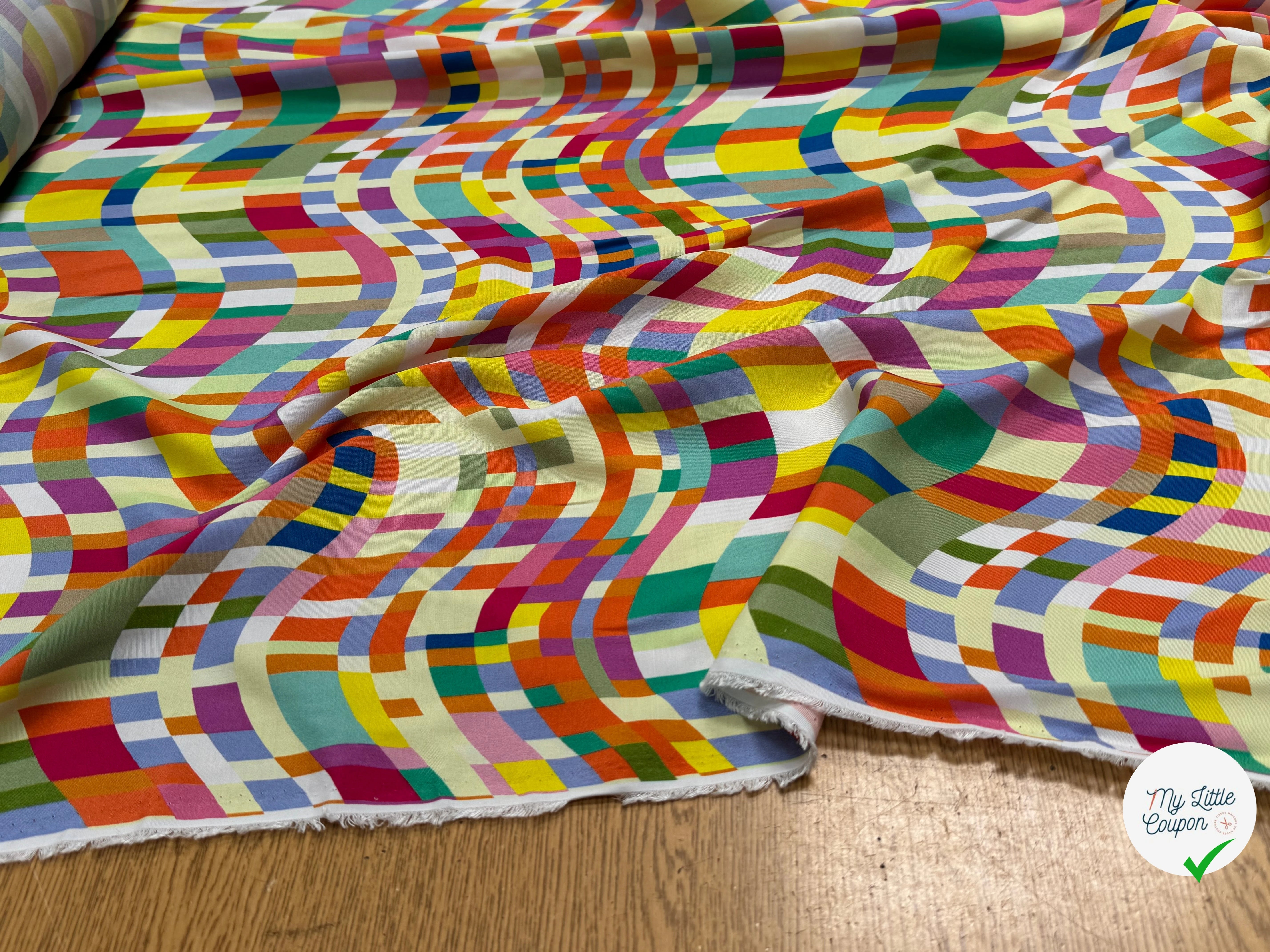 VISCOSE LÉGÈREMENT CREPÉE IMPRIMÉ GRAPHIQUE MULTICOLORE FANTASY COLORAMA - My Little Coupon