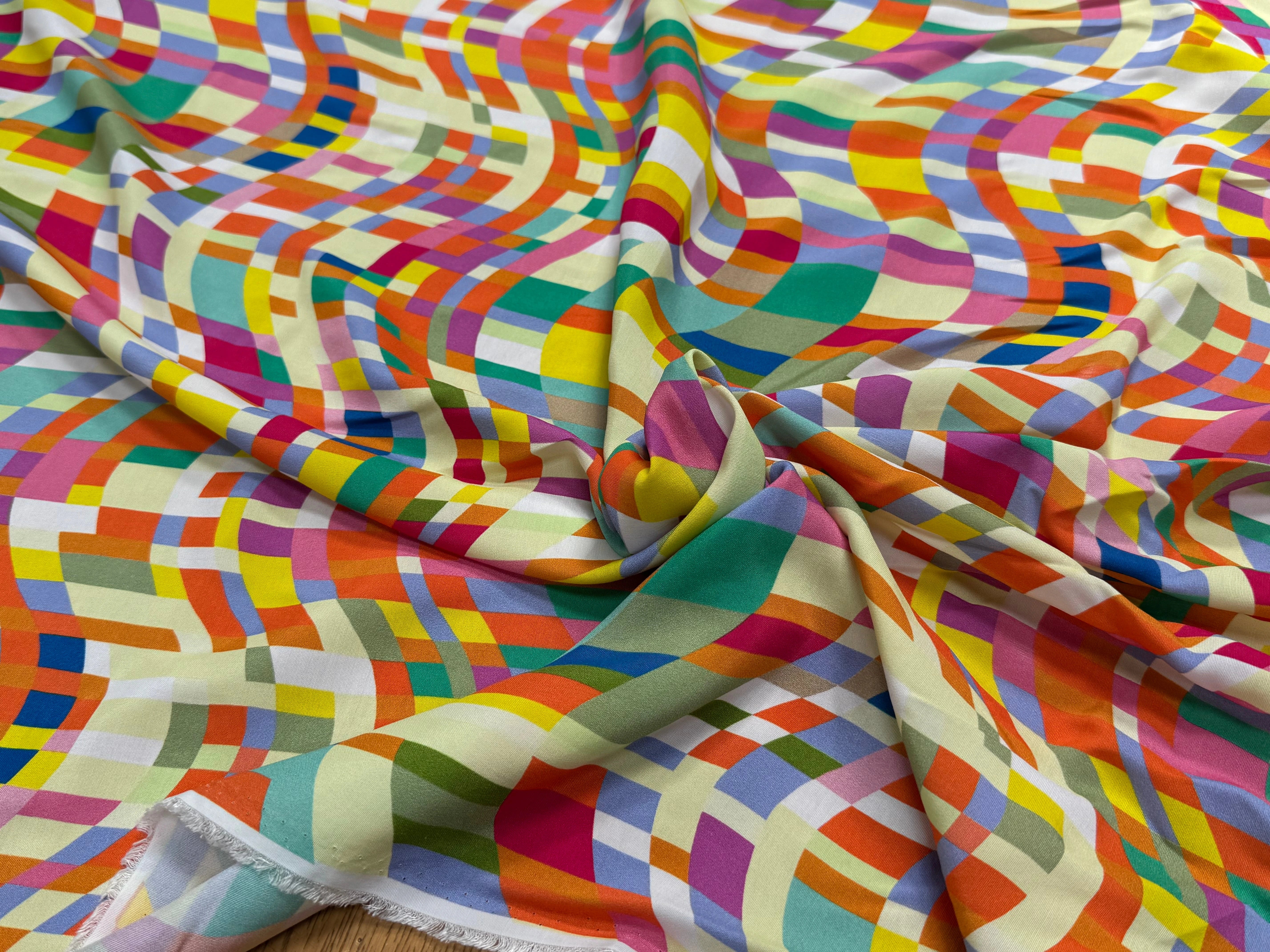 VISCOSE LÉGÈREMENT CREPÉE IMPRIMÉ GRAPHIQUE MULTICOLORE FANTASY COLORAMA - My Little Coupon
