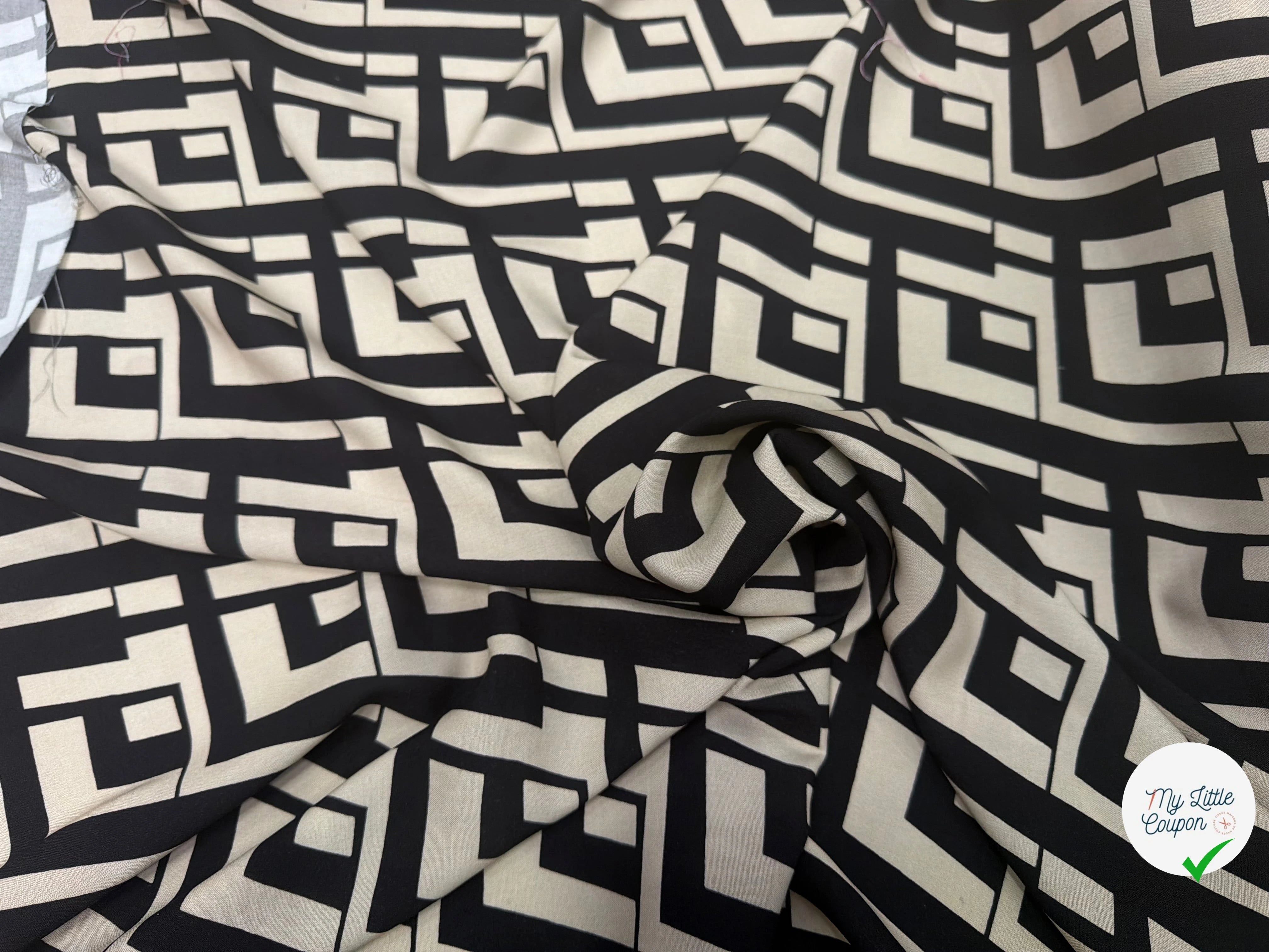 VISCOSE OPTIQUE NOIR ET CRÈME FONCÉ 140 CM - My Little Coupon