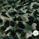Viscose stretch imprimée abstrait kaki - mise en situation