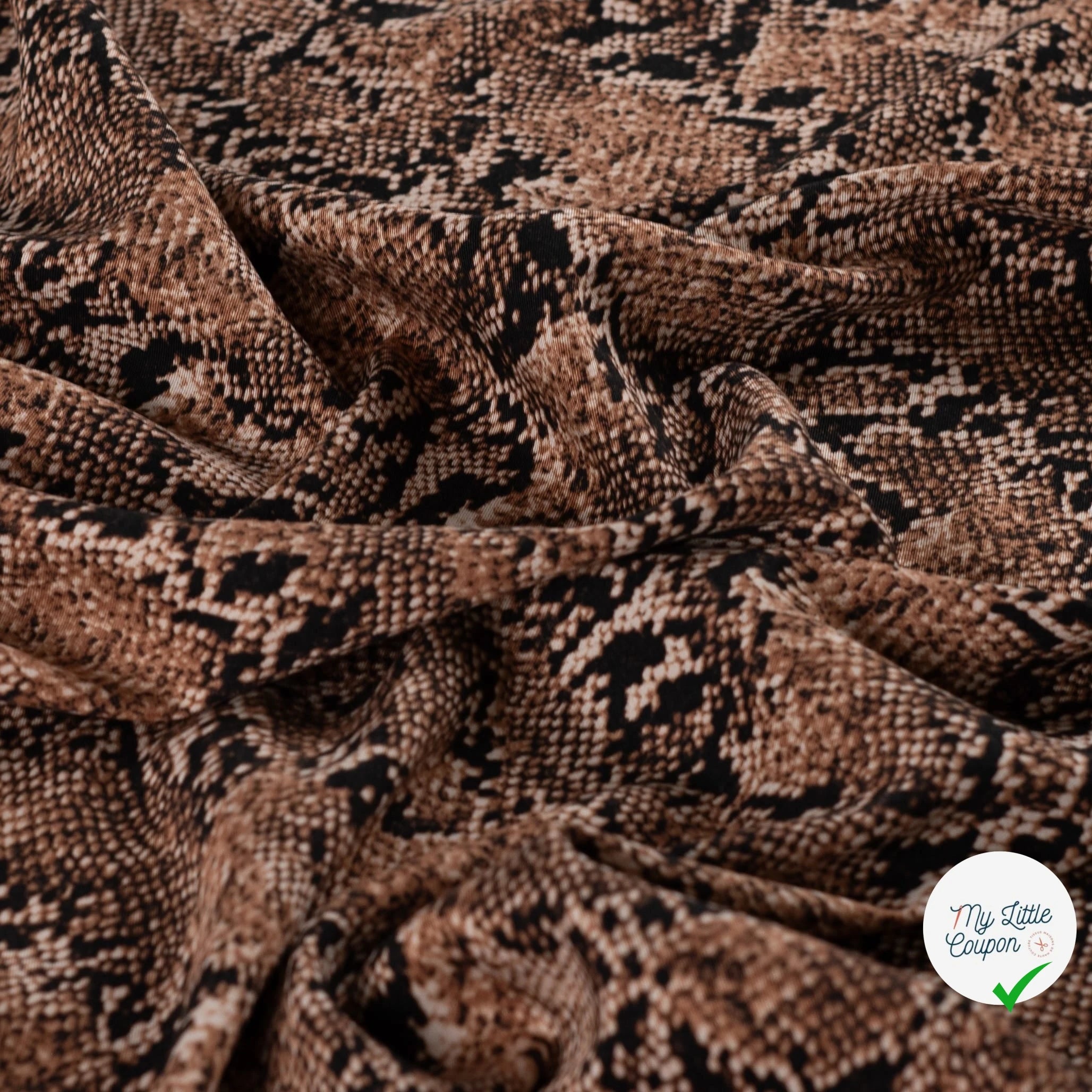 Viscose stretch imprimée serpent taupe - mise en situation