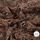 Viscose stretch imprimée serpent taupe - mise en situation