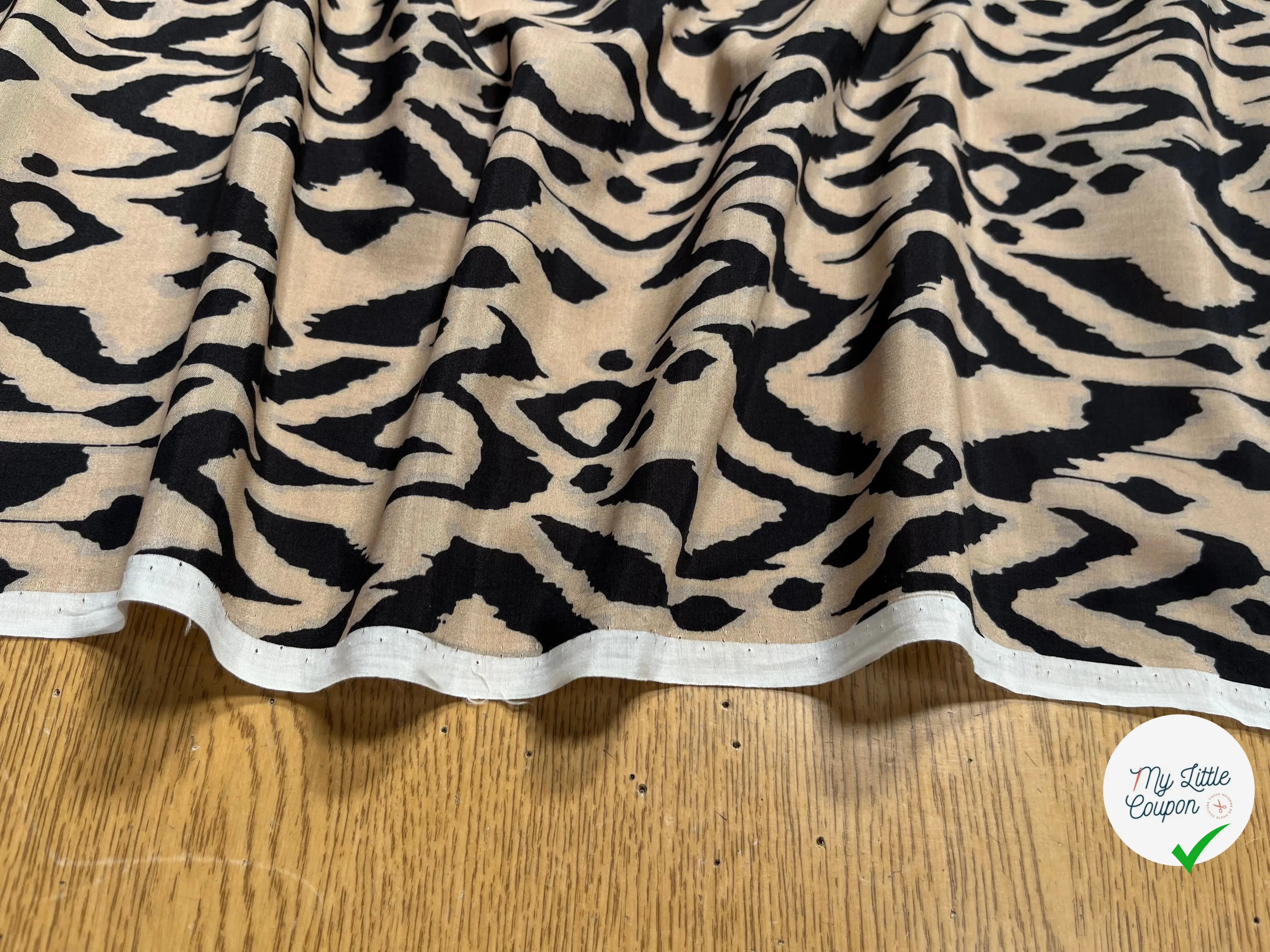 VOILE COTON SOIE FOND BEIGE MOTIF VAGUE SAFARI - My Little Coupon