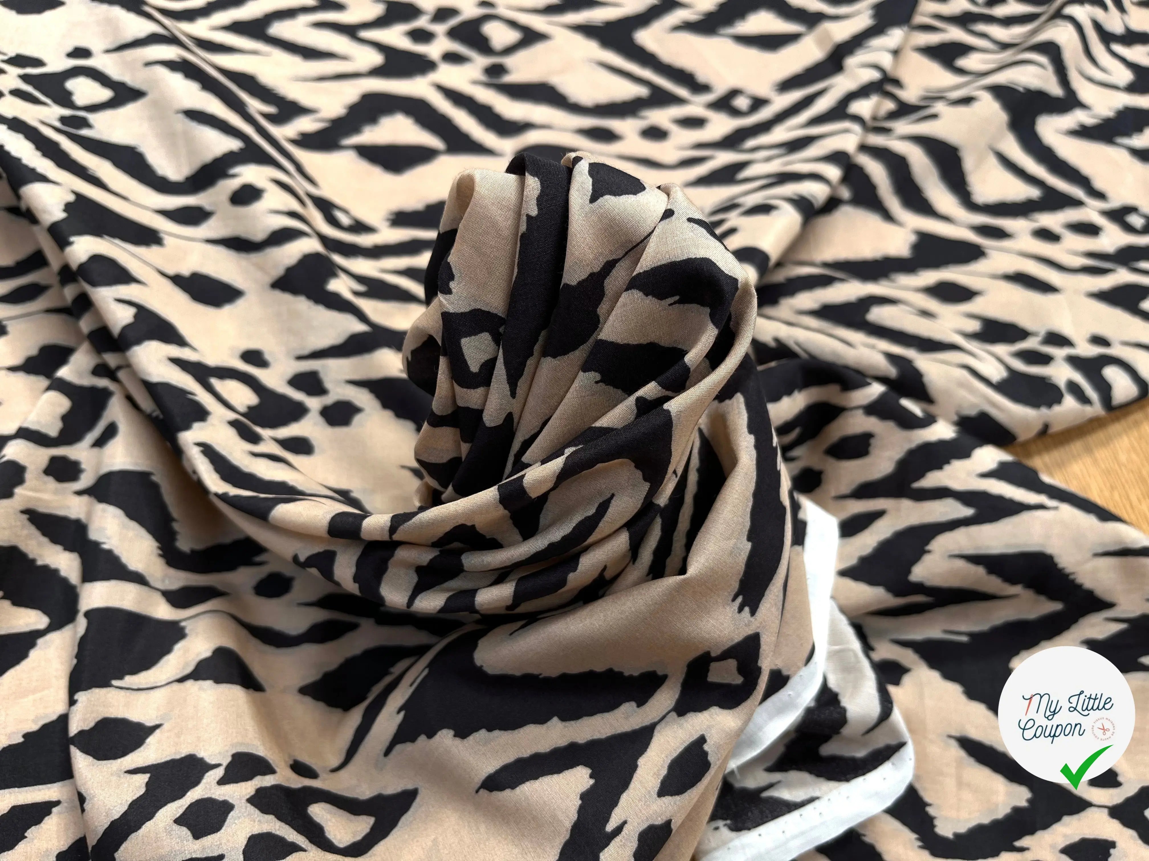 VOILE COTON SOIE FOND BEIGE MOTIF VAGUE SAFARI - My Little Coupon