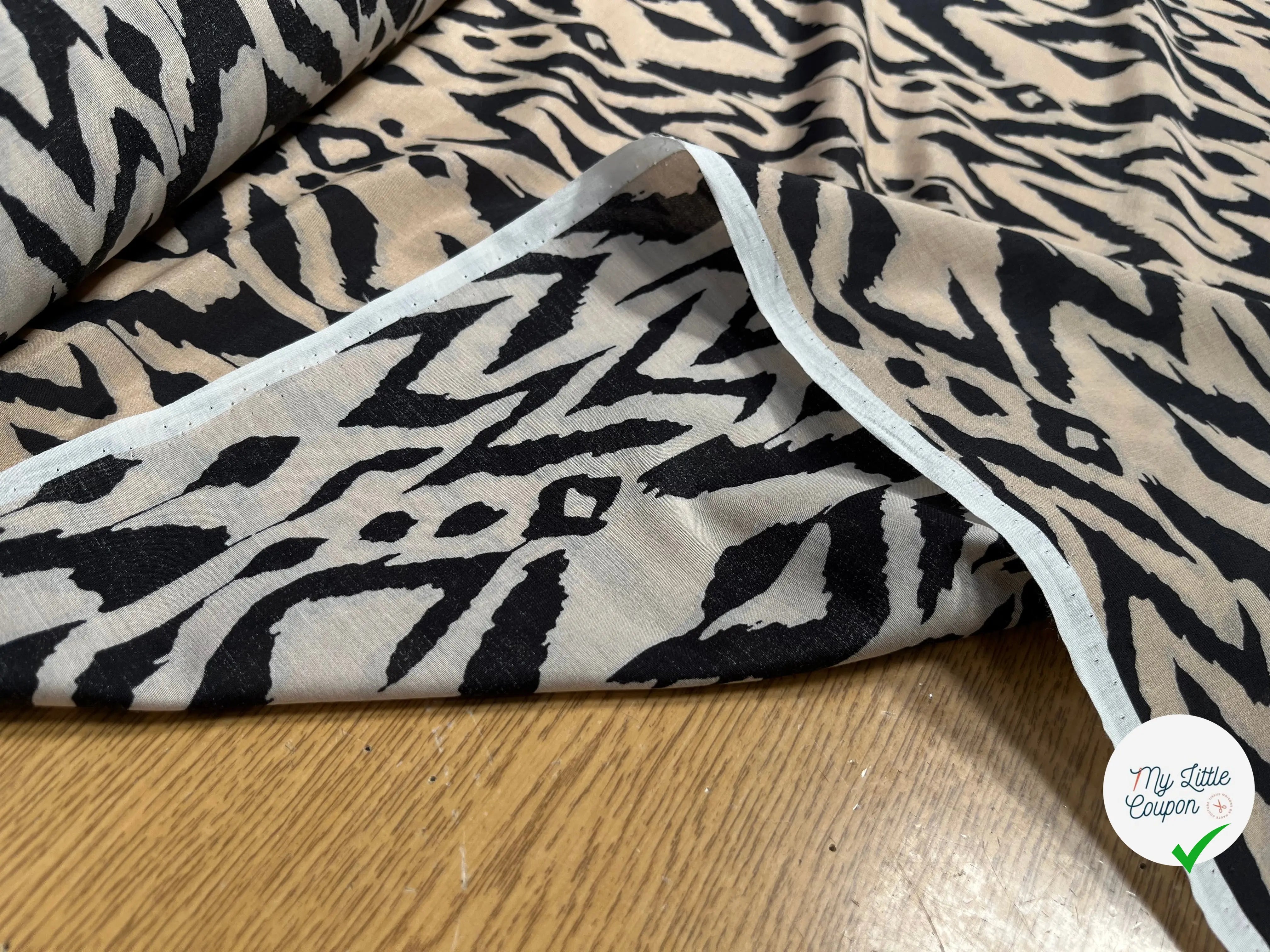 VOILE COTON SOIE FOND BEIGE MOTIF VAGUE SAFARI - My Little Coupon