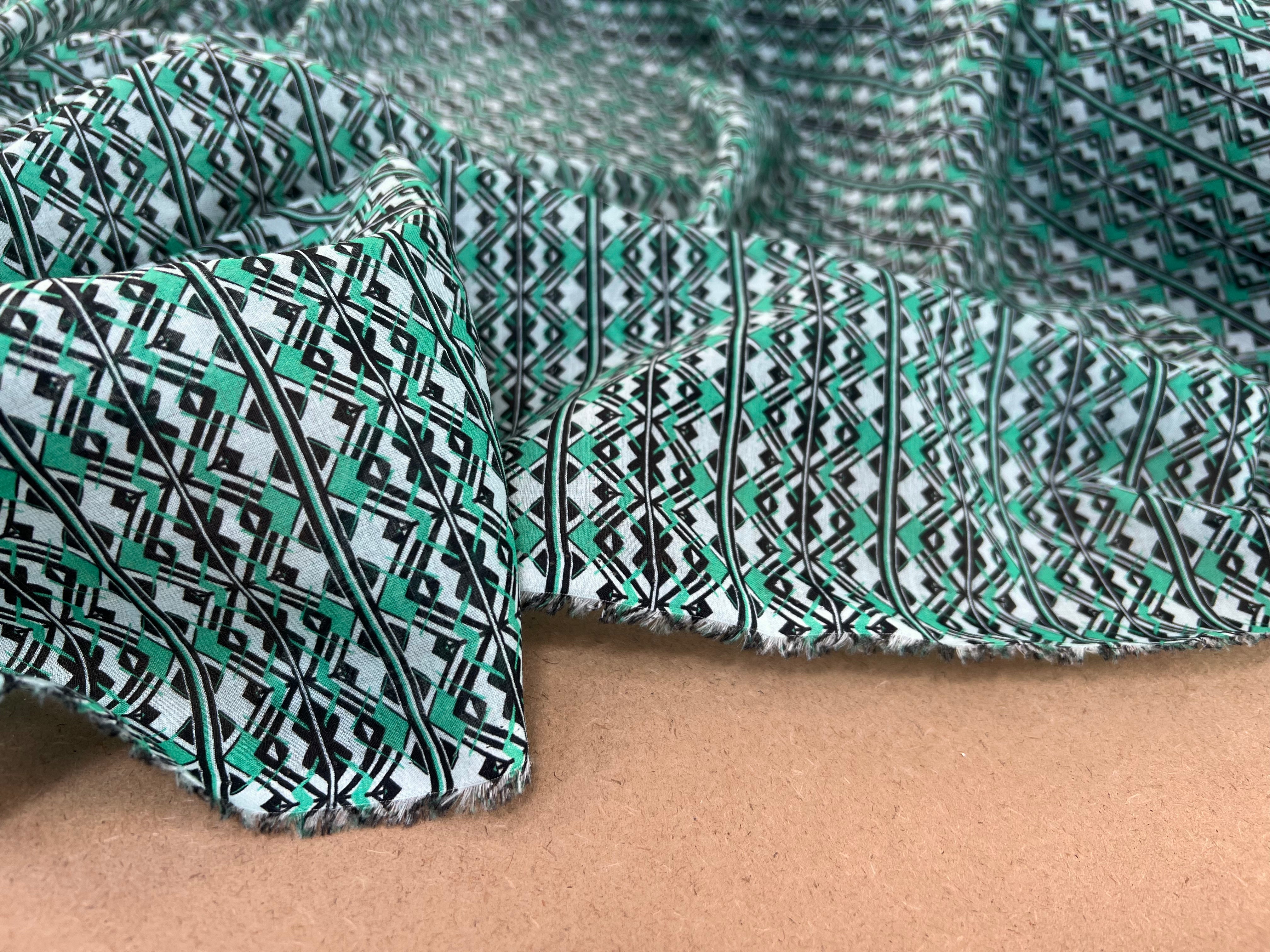 VOILE DE COTON À MOTIF GÉOMÉTRIQUE - My Little Coupon
