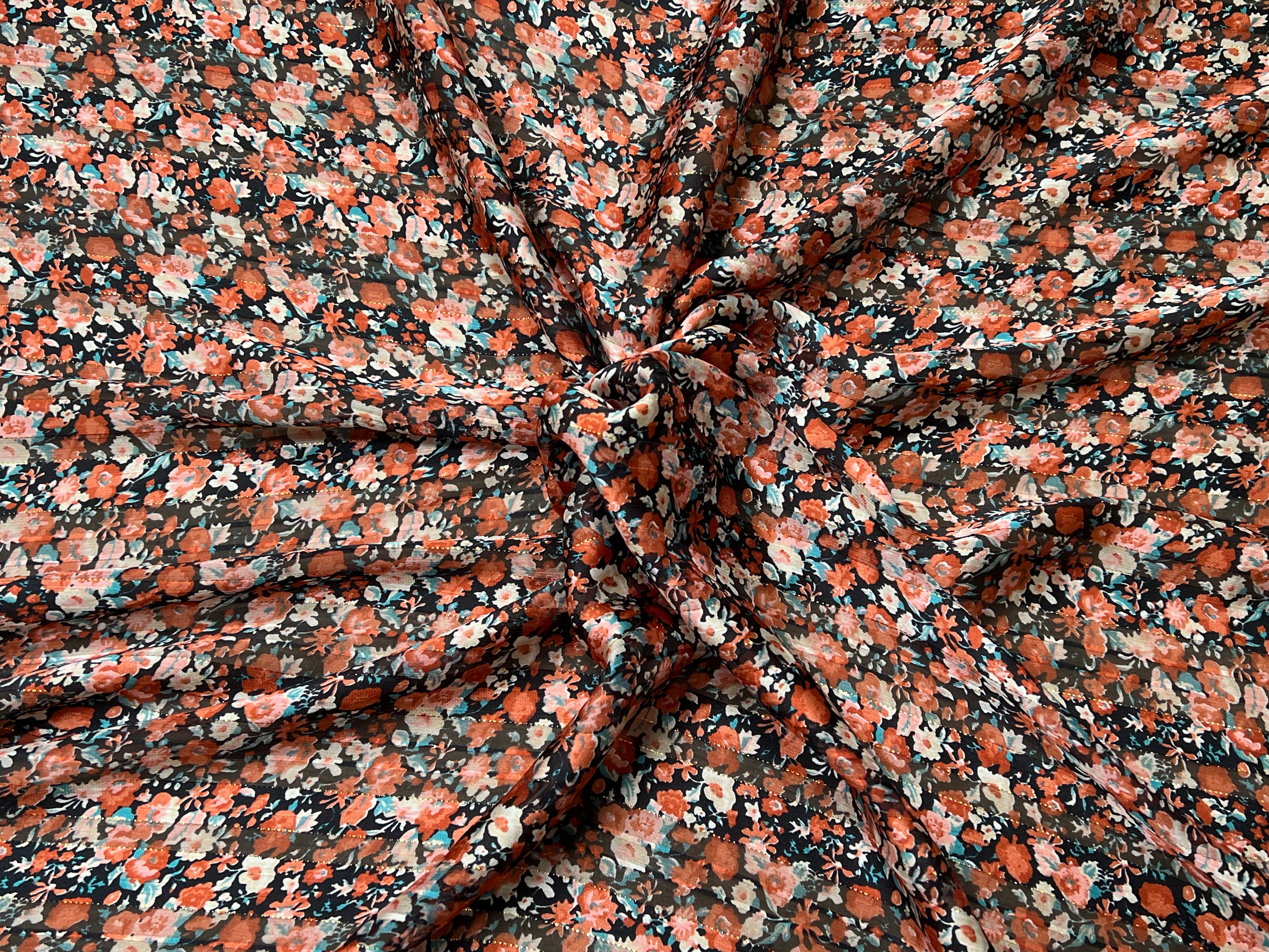 YORYU SATIN STRIPE IMPRIMÉ FLEURS ORANGÉS FOND NOIR FINES RAYURES LUREX DORÉ - My Little Coupon
