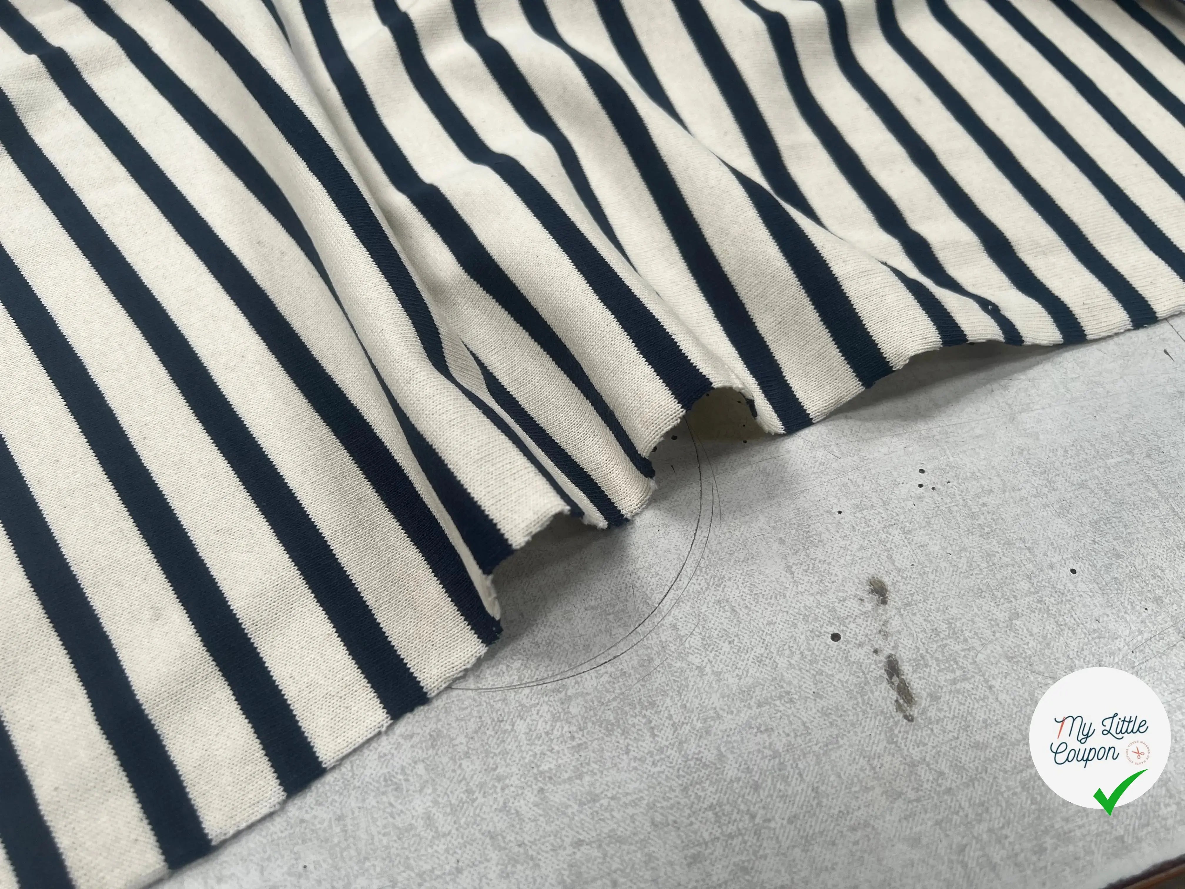 MAILLE LOURD COTON RAYURES REGULIERES BLEU FOND CREME - My Little Coupon