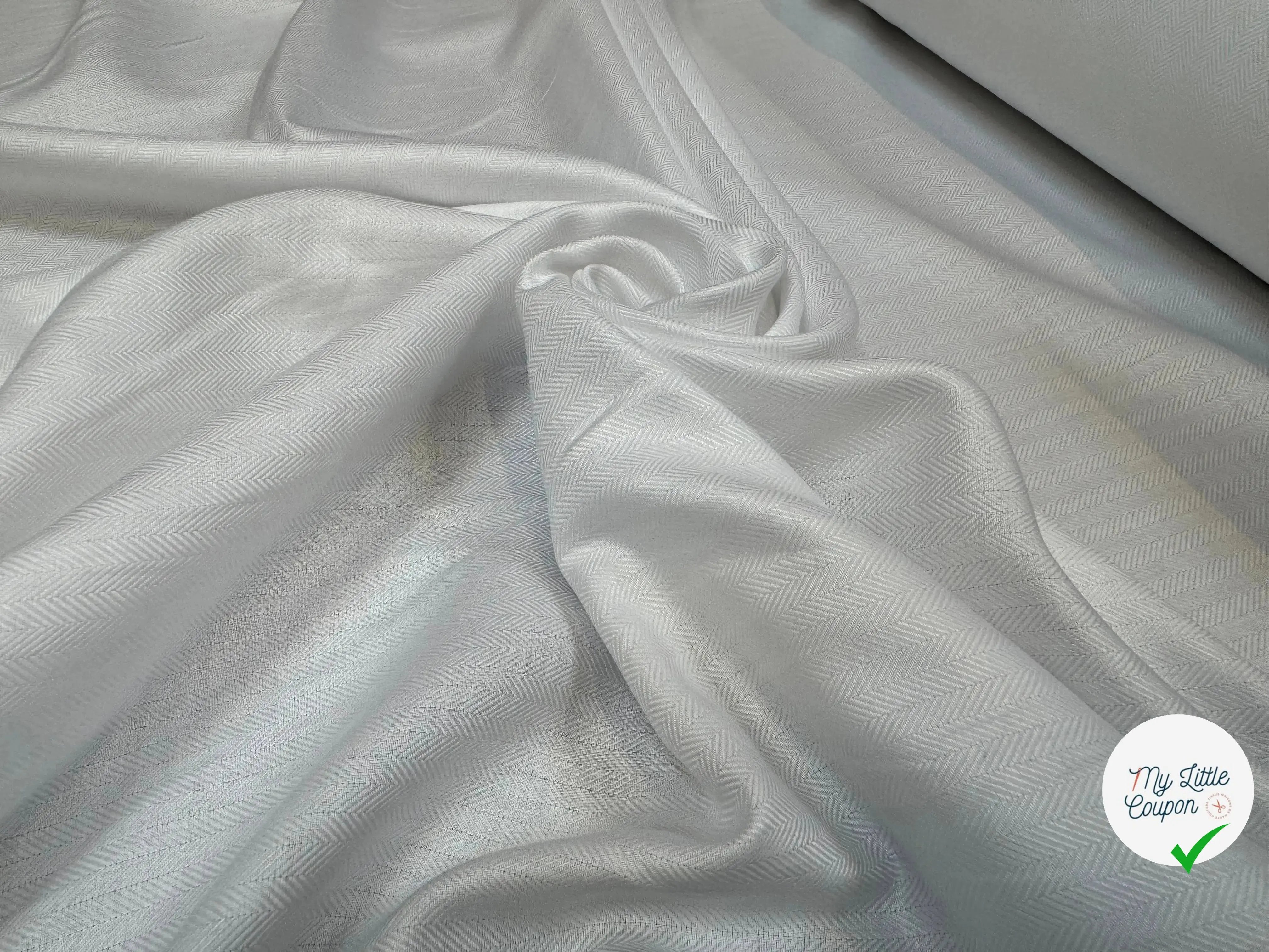 TISSU CHEMISE BLANC COTON MOTIFS CHEVRONS - My Little Coupon