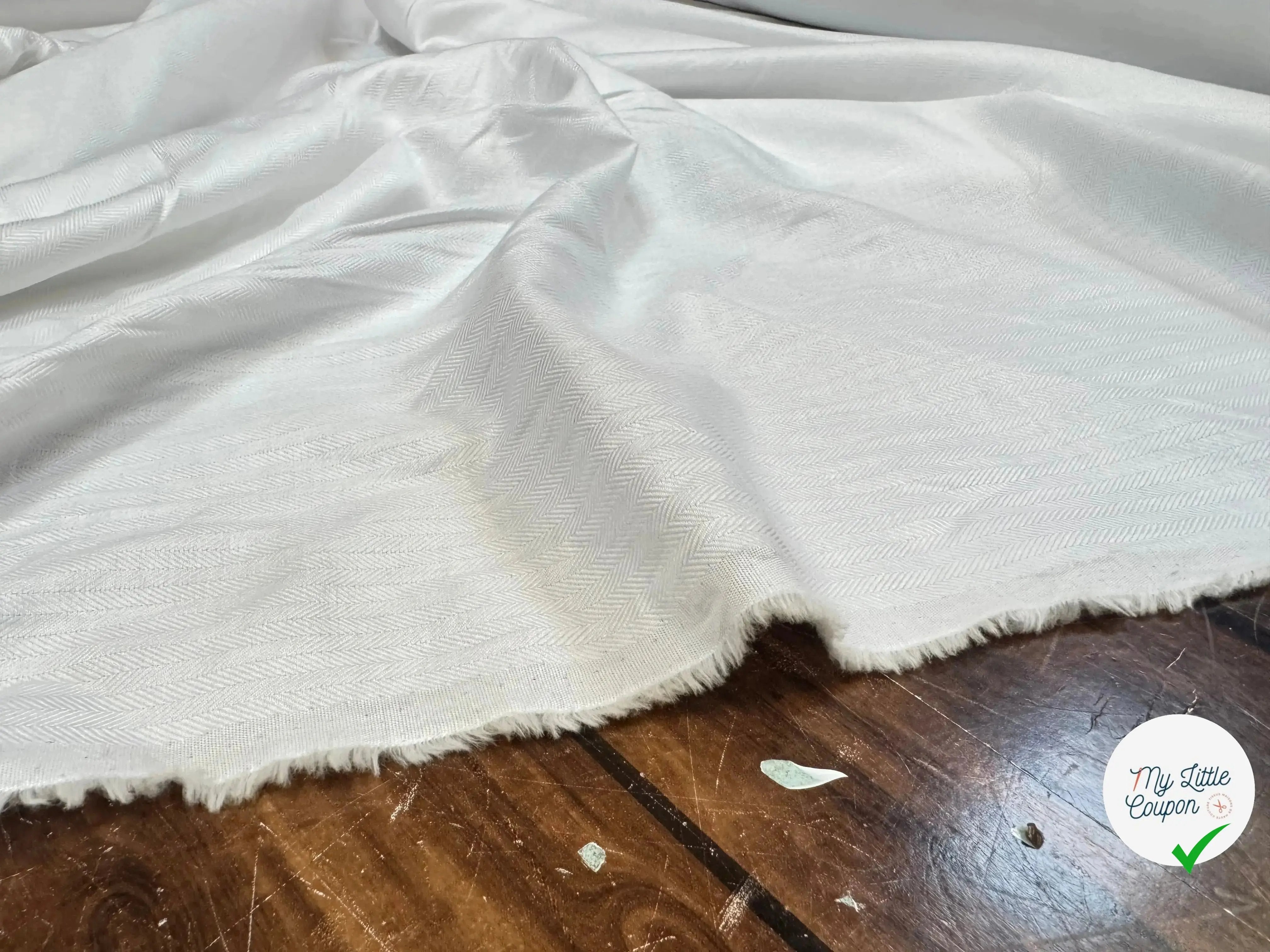 TISSU CHEMISE BLANC COTON MOTIFS CHEVRONS - My Little Coupon
