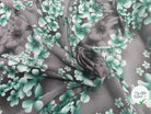 VISCOSE À MOTIFS ROSES ET PISSENLITS SUR FOND GRIS DE COULEURS GRIS ET VERT - My Little Coupon