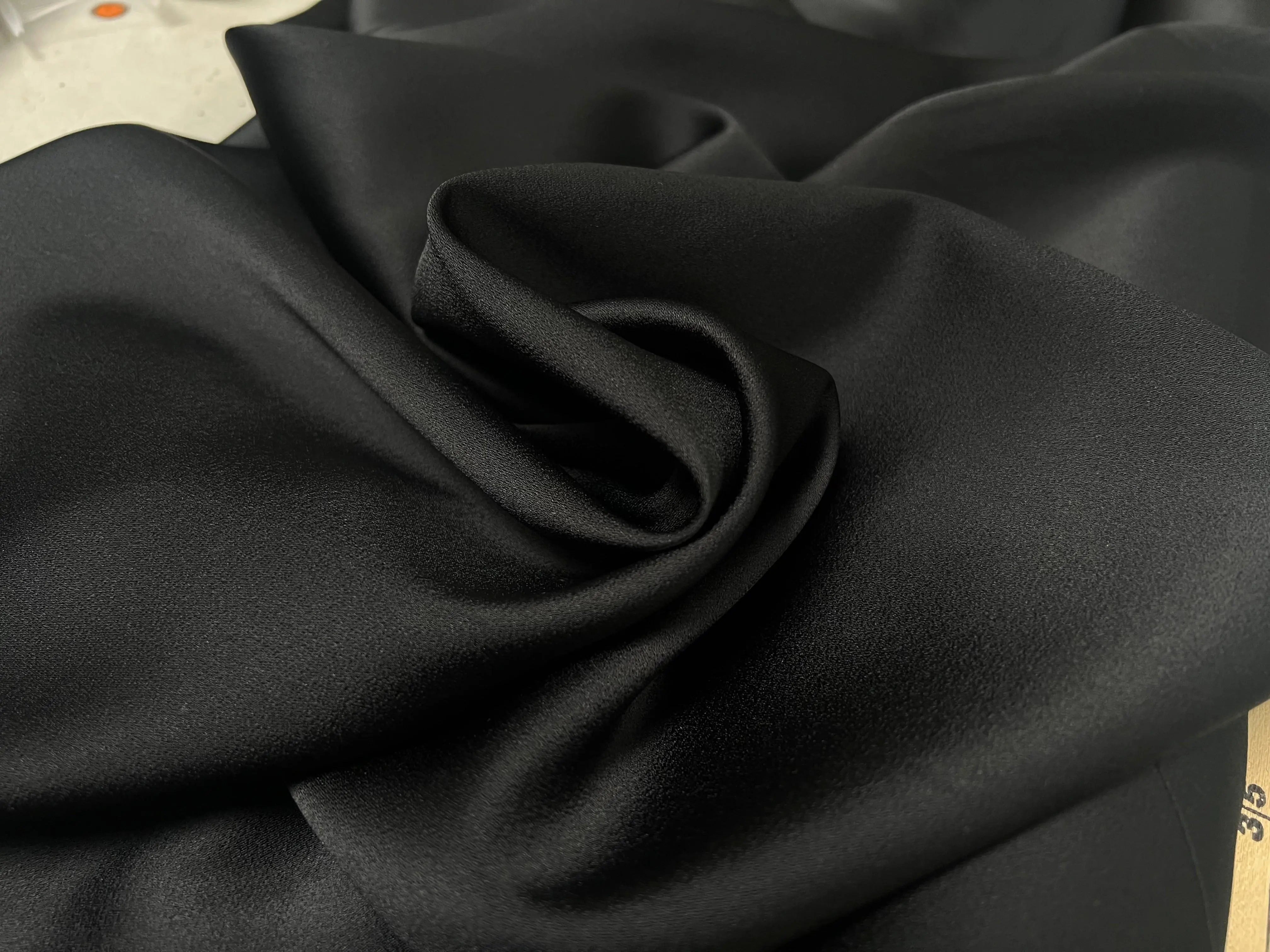 DOUBLE CRÊPE ENVERS SATIN NOIR - My Little Coupon - tissu - coudre