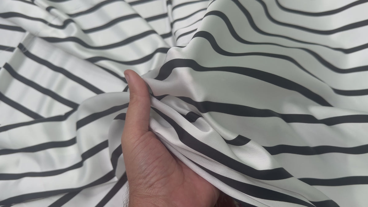 CRÊPE SATIN BLANC À RAYURES NOIRES SUPERBE TENUE - My Little Coupon