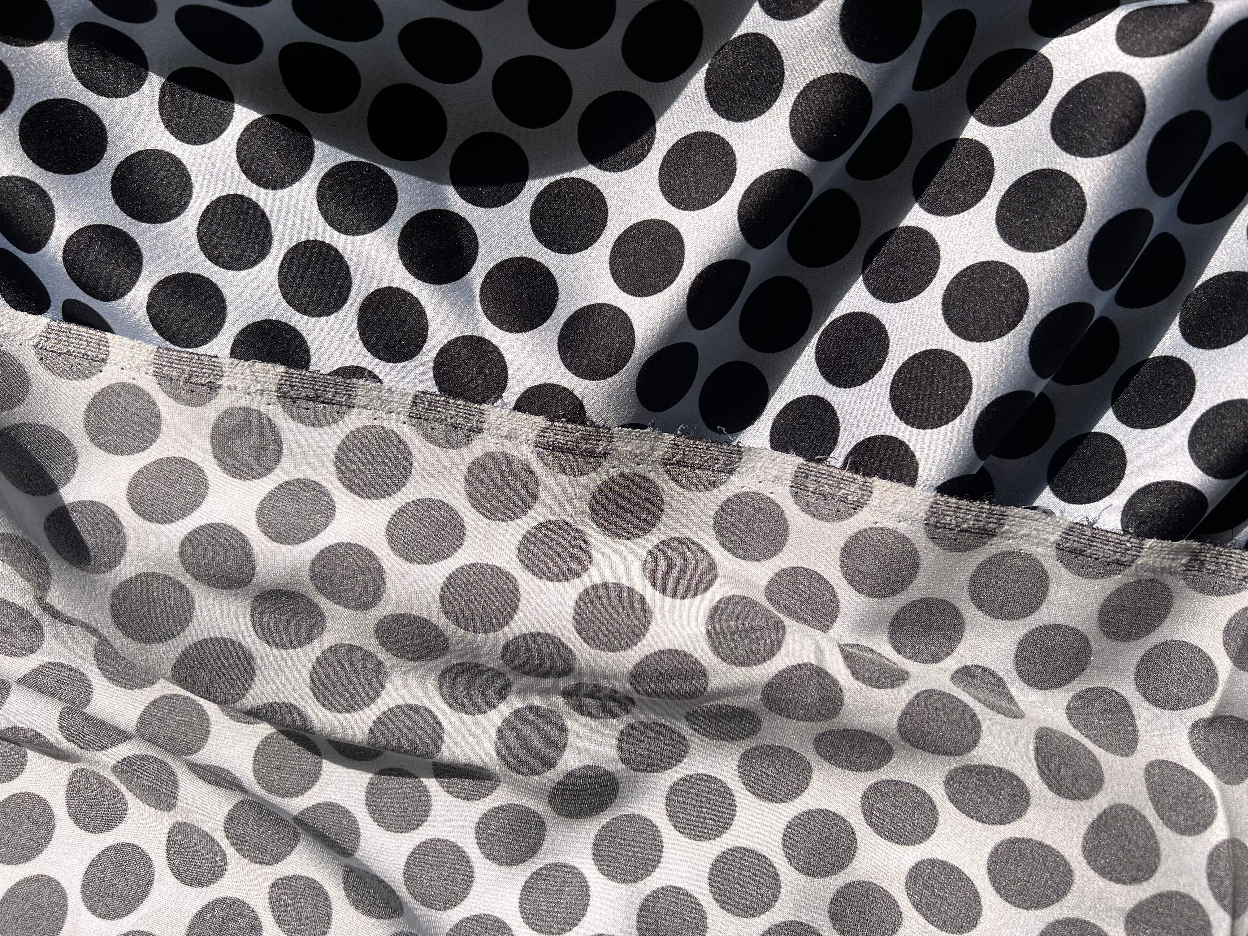 SATIN DE SOIE EXTENSIBLE POIS NOIR SUR FOND BLEU CIEL - coupon de 3 mètres - My Little Coupon - tissu - coudre